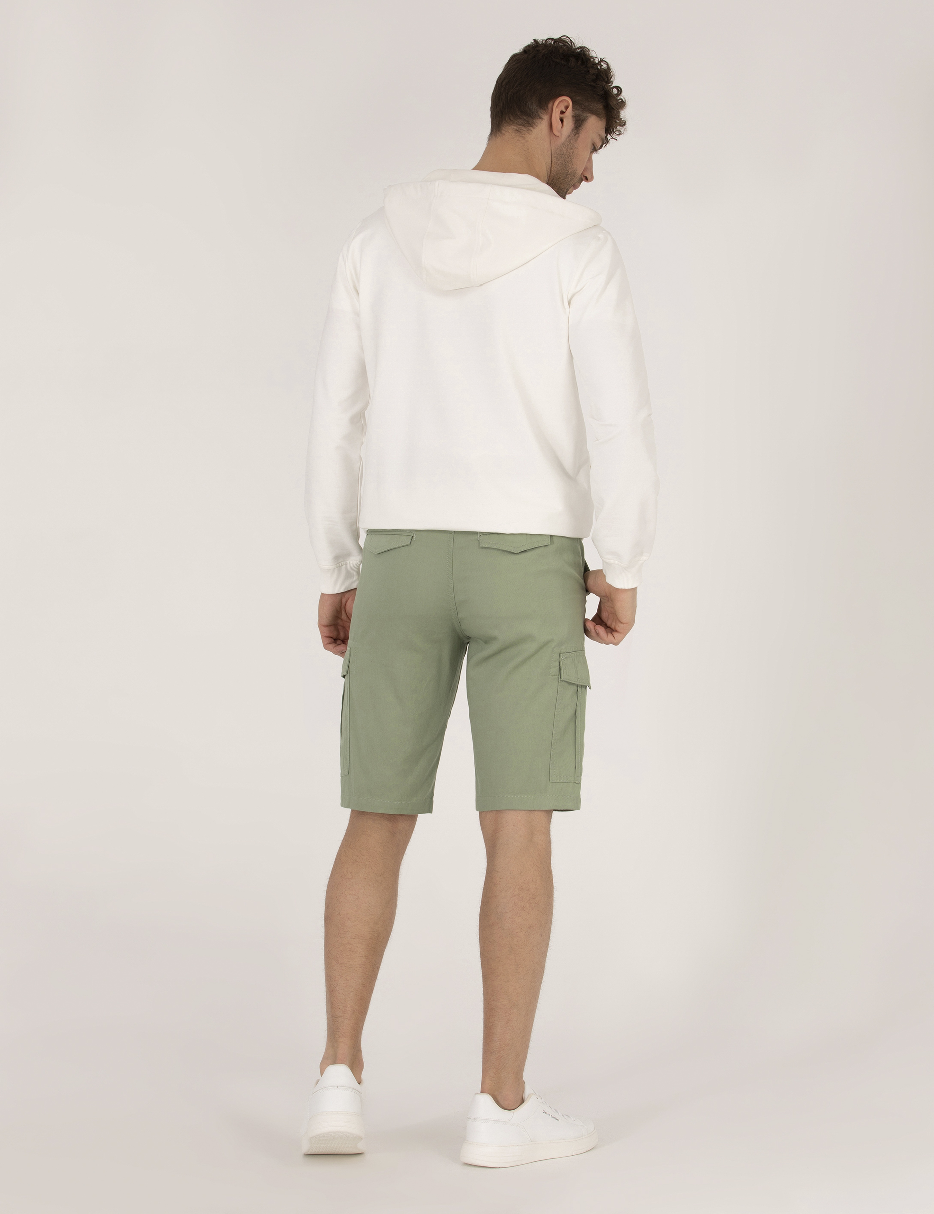 Haki Comfort Fit Kargo Cepli Bermuda Şort - Image 4