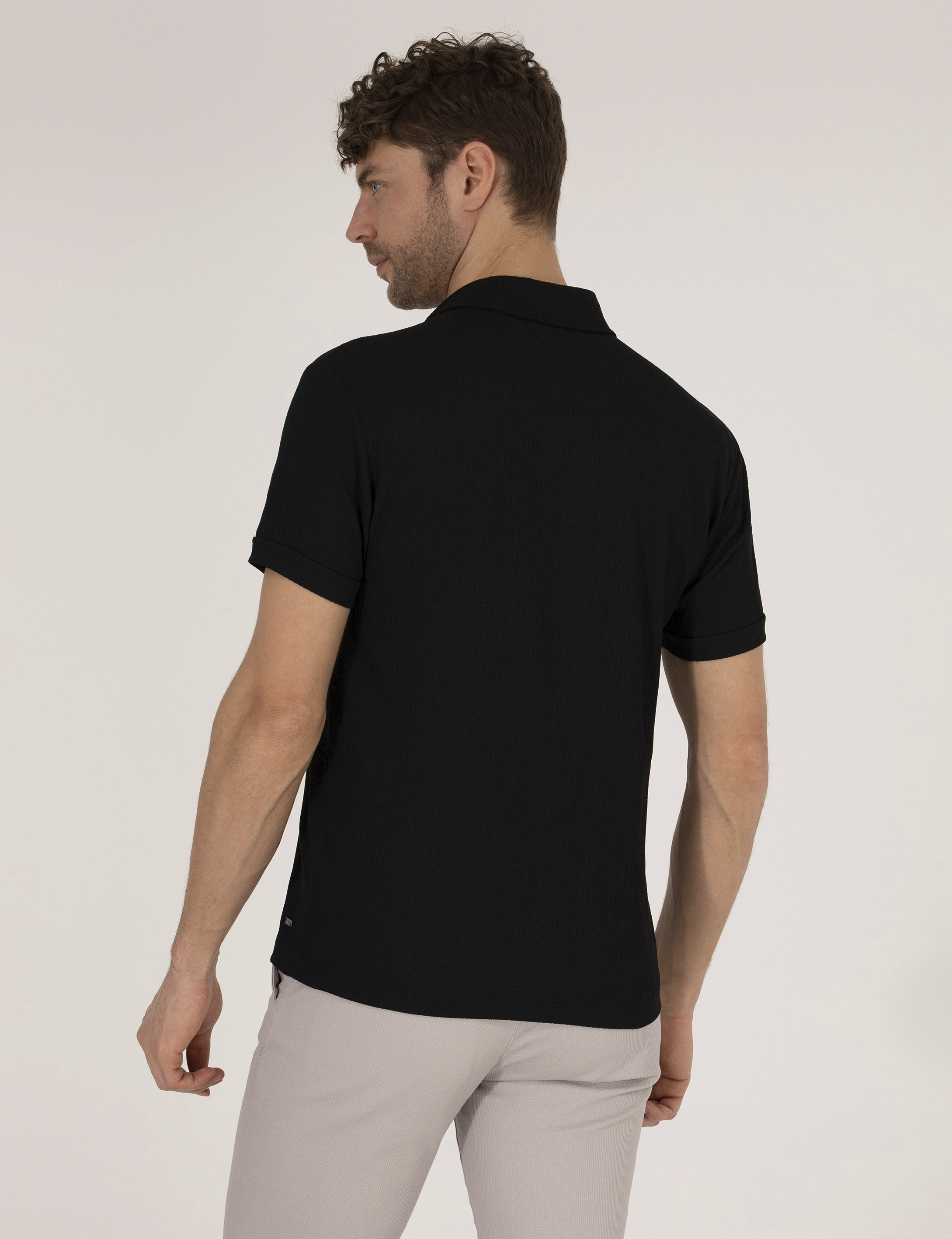 Siyah Slim Fit Dokulu Polo Yaka Tişört - Image 5