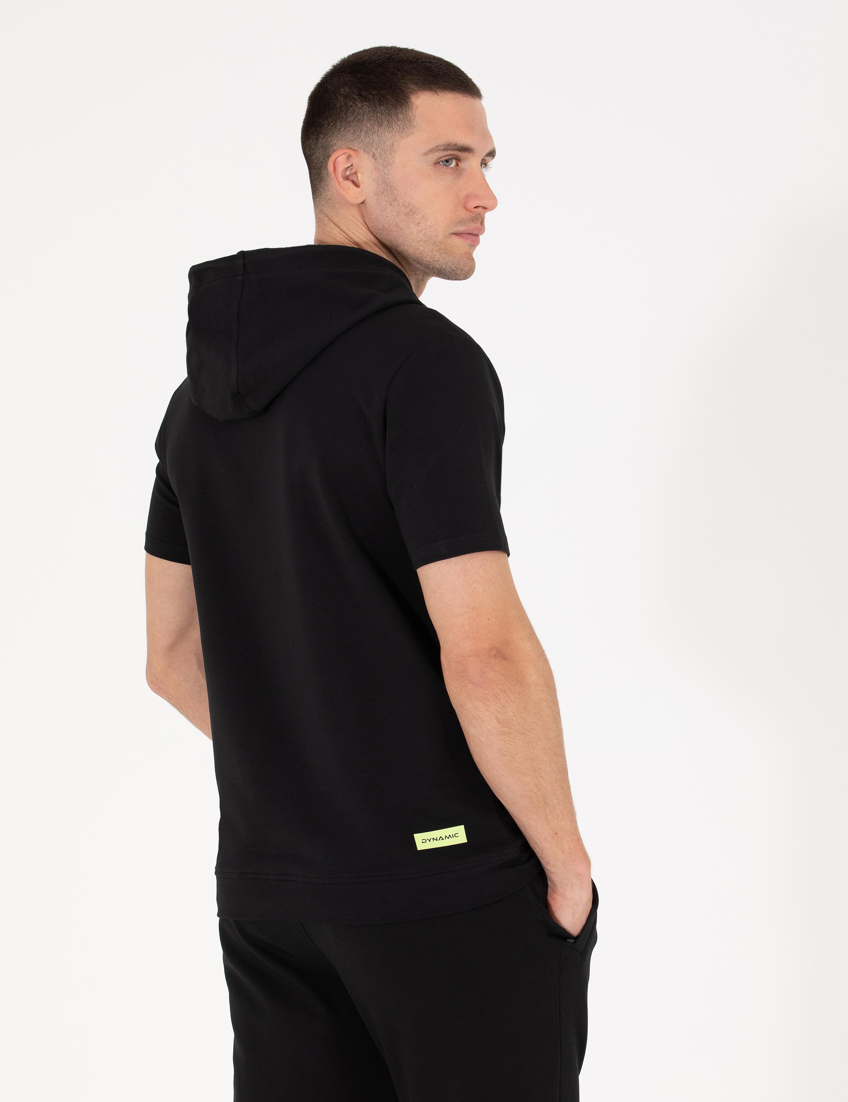 Siyah Regular Fit Kapüşonlu Tişört