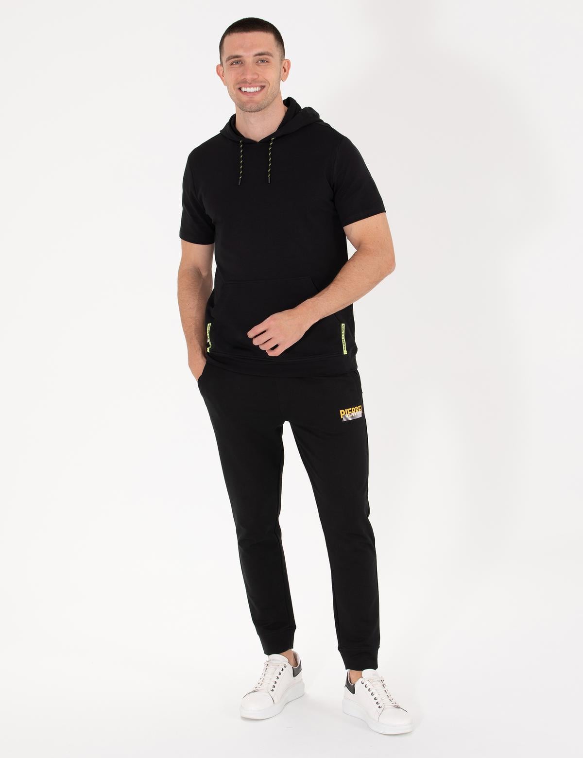 Siyah Regular Fit Kapüşonlu Tişört - 50262648057