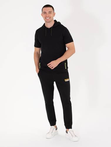 Siyah Regular Fit Kapüşonlu Tişört