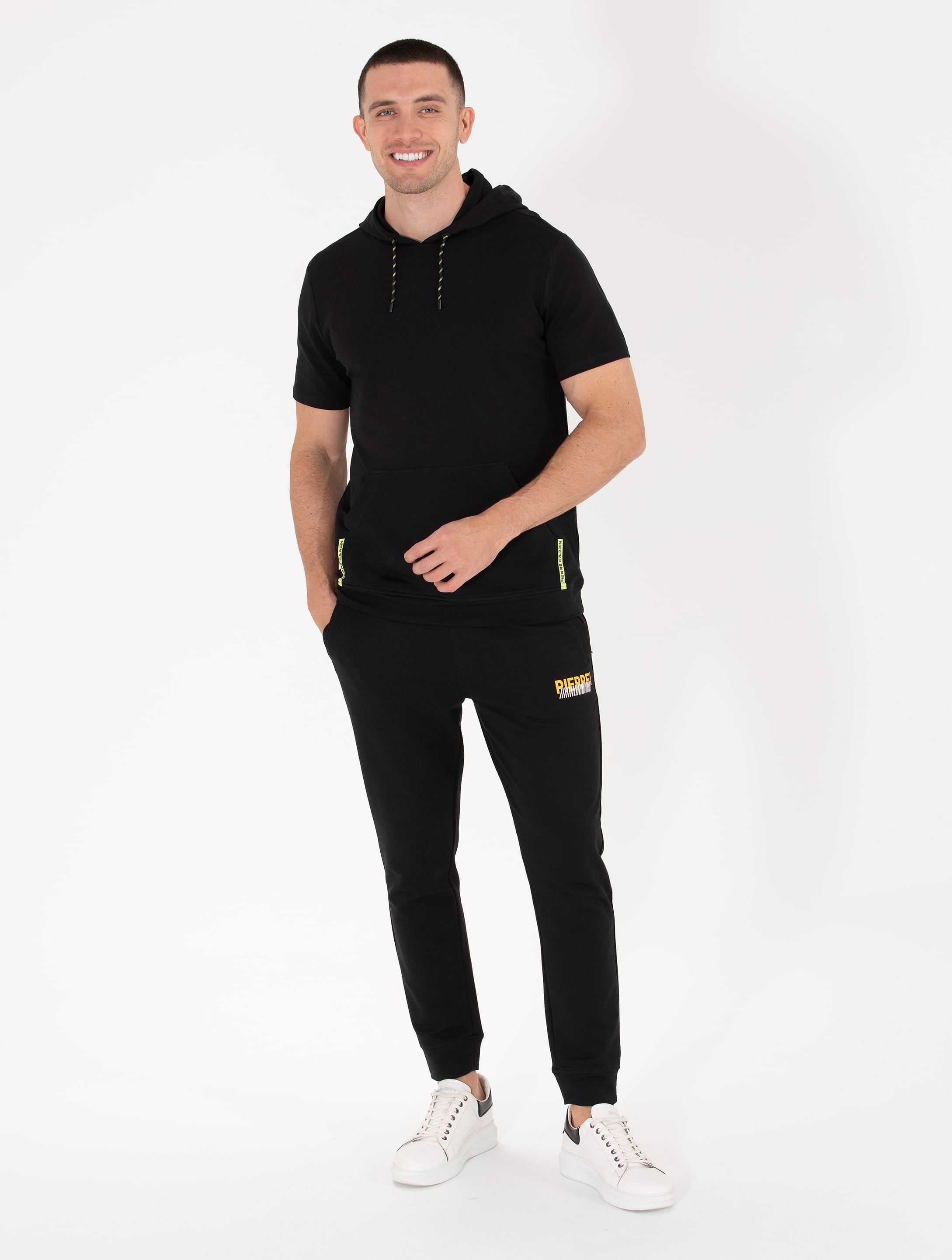 Siyah Regular Fit Kapüşonlu Tişört
