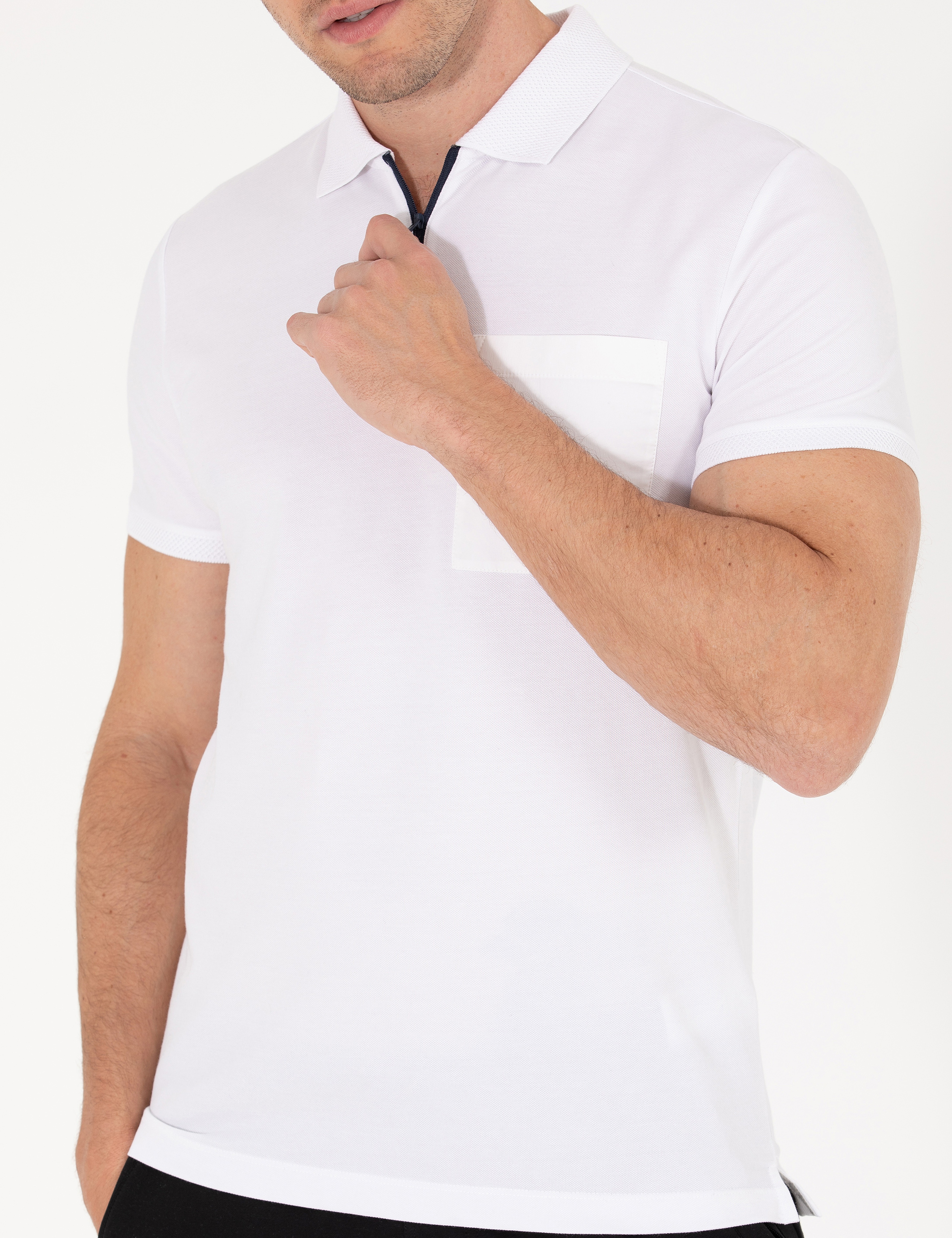 Beyaz Slim Fit Fermuarlı Polo Yaka Tişört