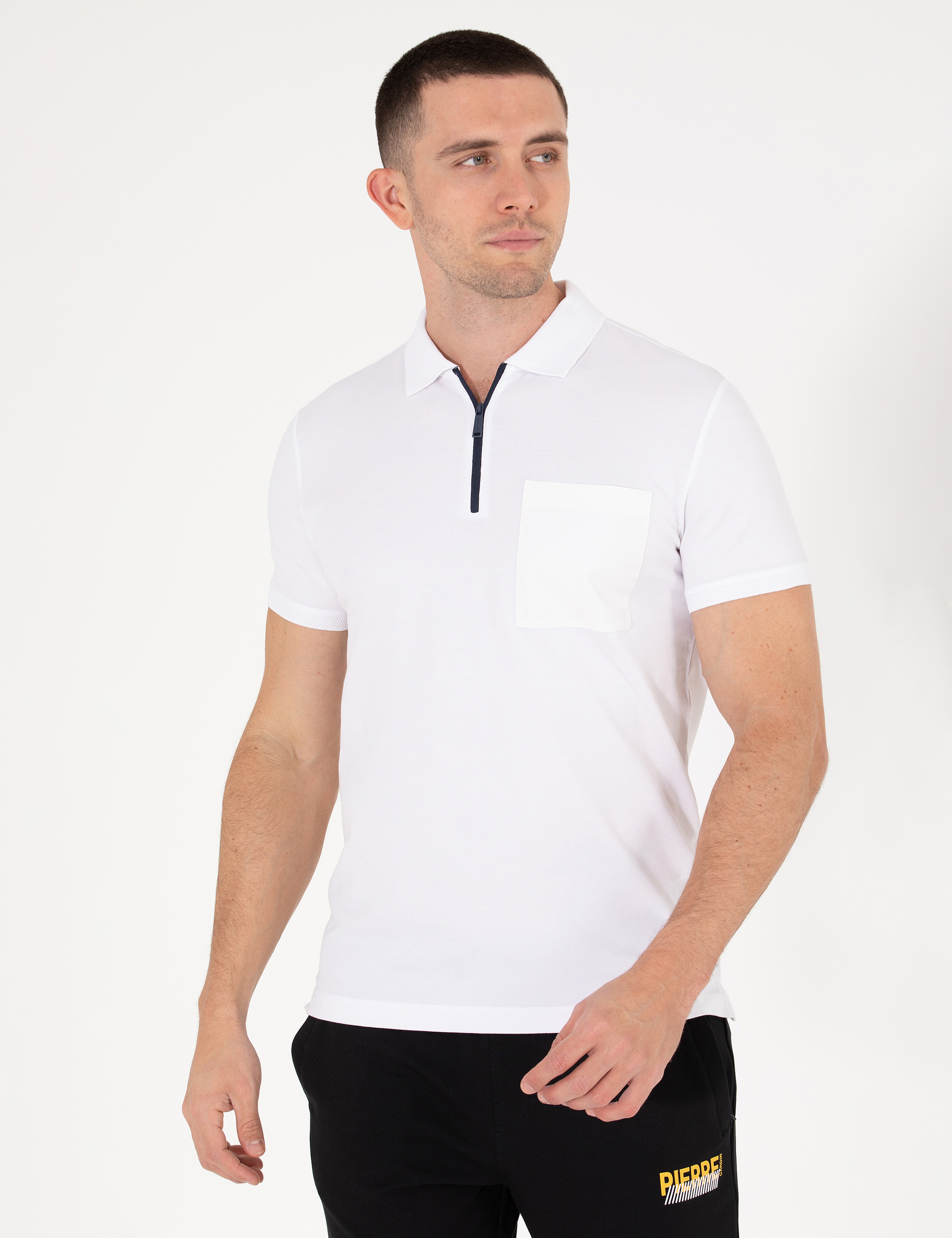 Beyaz Slim Fit Fermuarlı Polo Yaka Tişört