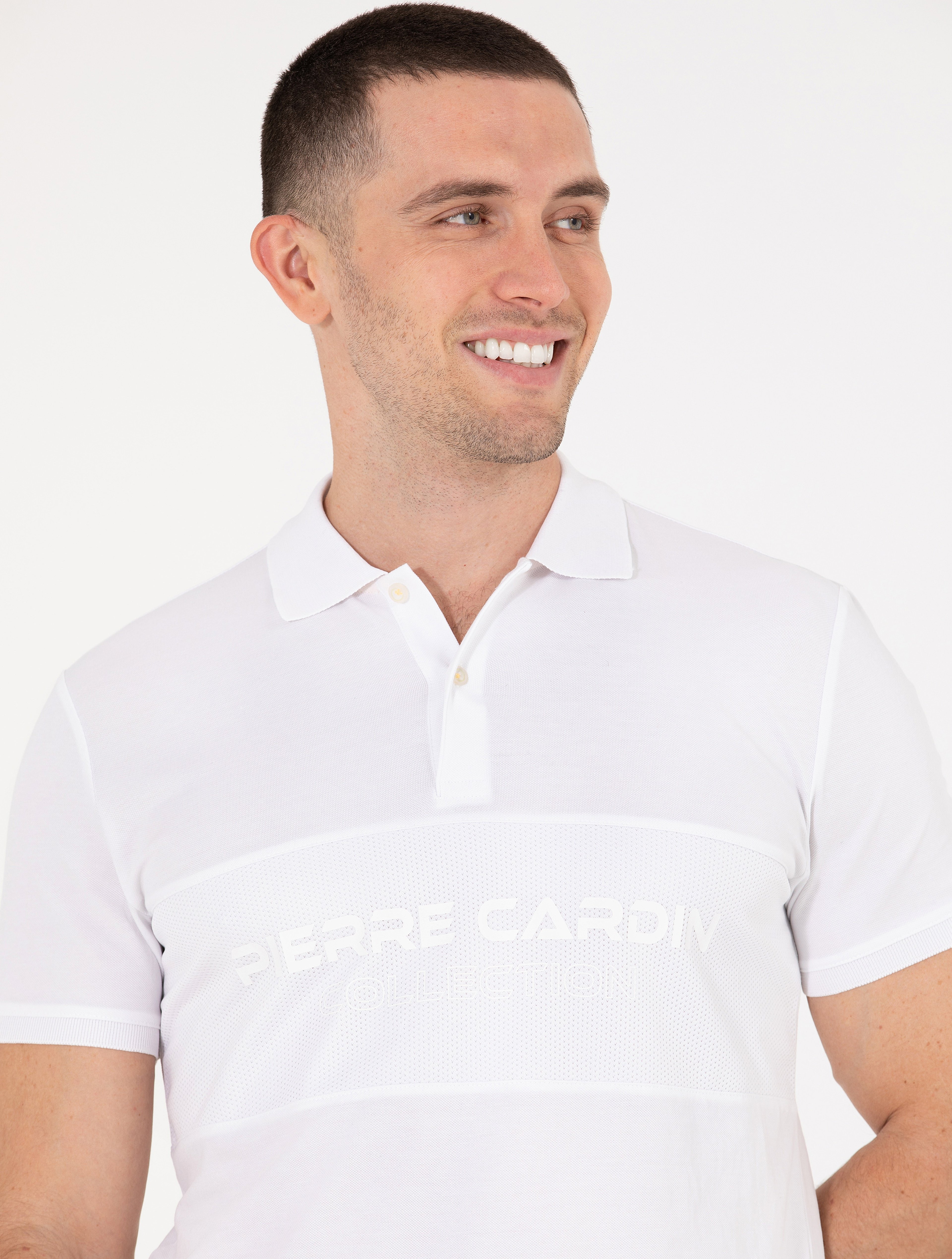 Beyaz Slim Fit Göğüs Baskılı Polo Yaka Tişört - Image 2