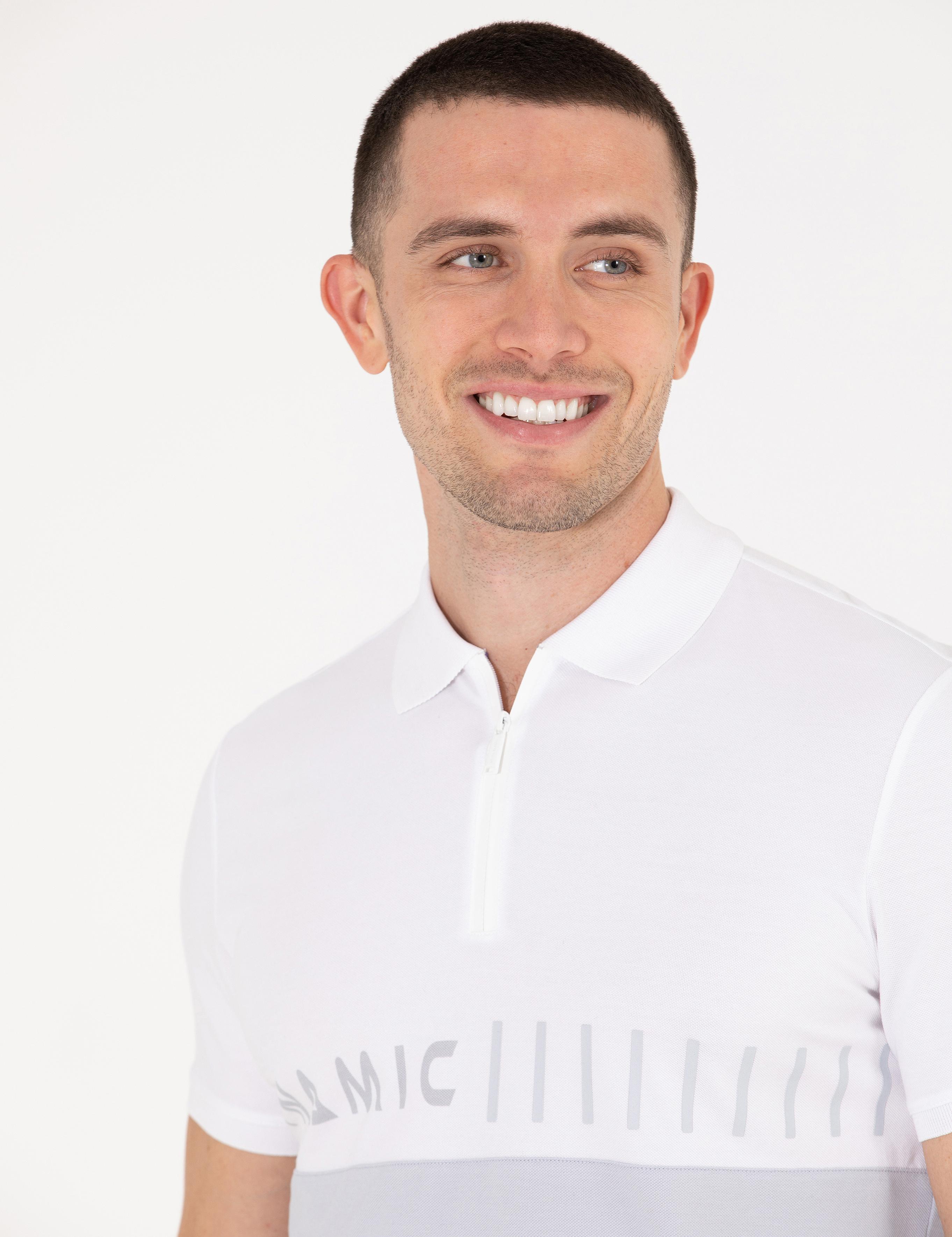 Beyaz Göğüs Baskılı Slim Fit Polo Yaka Tişört