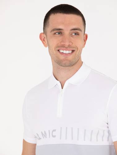 Beyaz Göğüs Baskılı Slim Fit Polo Yaka Tişört