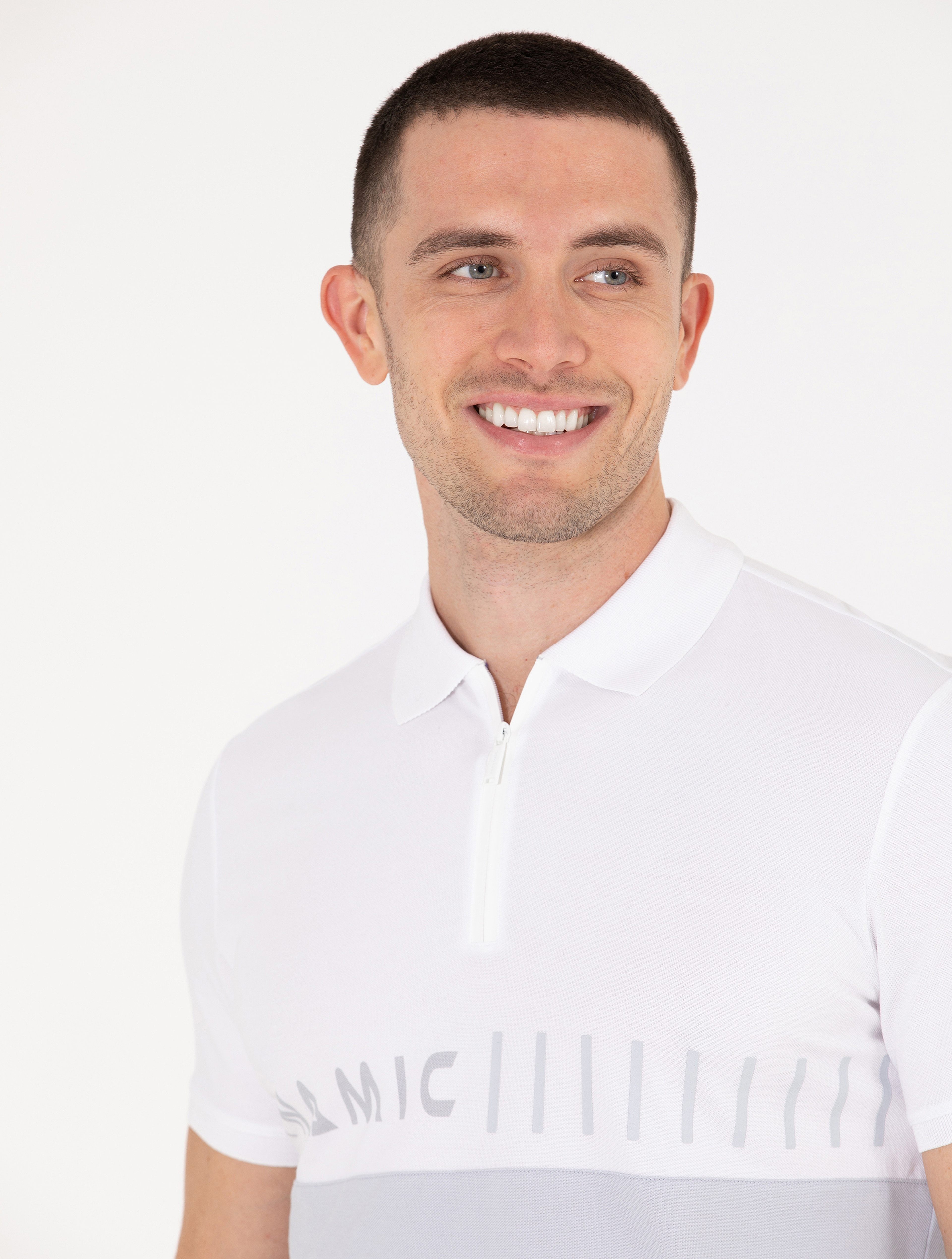 Beyaz Göğüs Baskılı Slim Fit Polo Yaka Tişört - Image 3