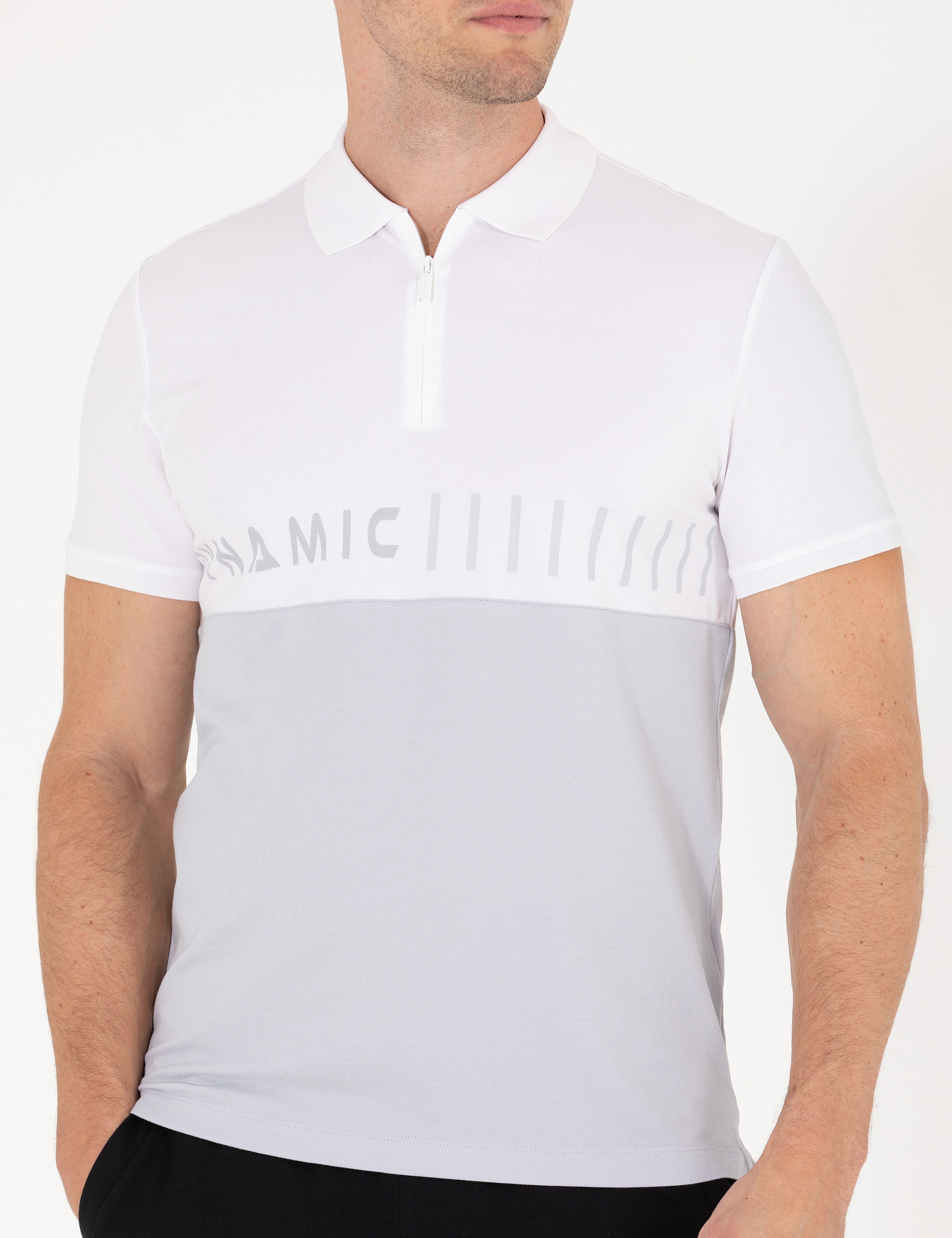 Beyaz Göğüs Baskılı Slim Fit Polo Yaka Tişört