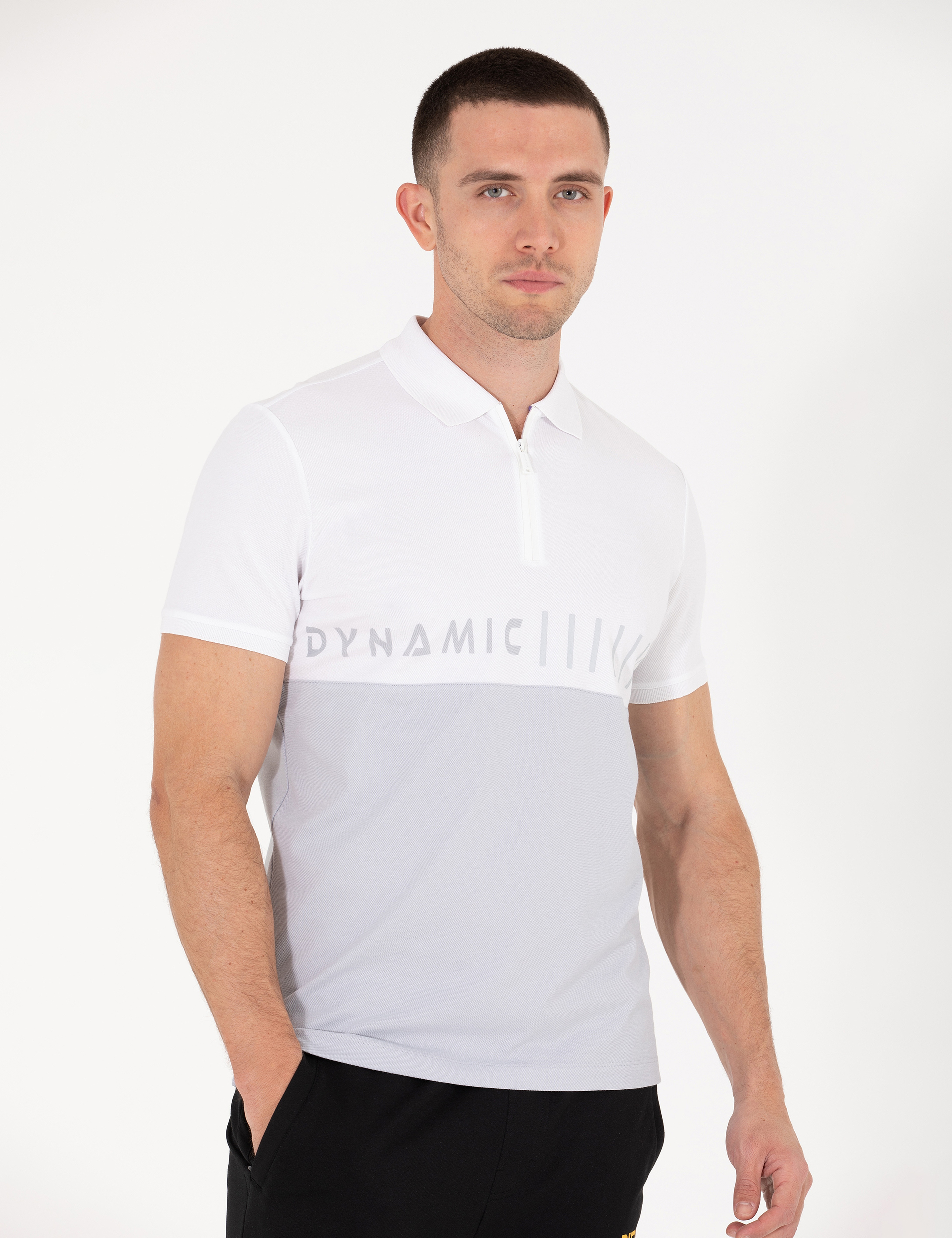 Beyaz Göğüs Baskılı Slim Fit Polo Yaka Tişört