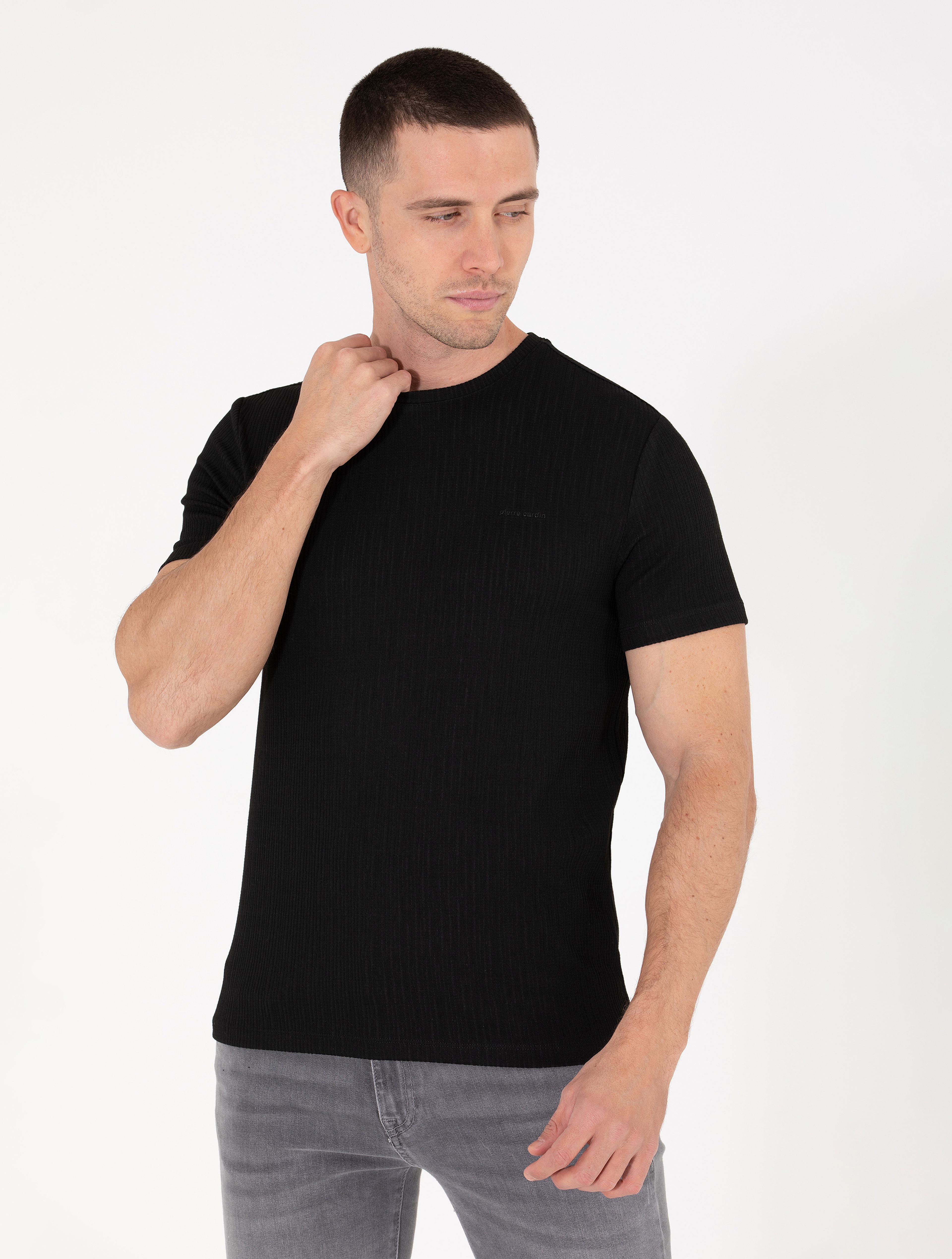 Siyah Slim Fit Jakarlı Bisiklet Yaka Tişört - Image 1