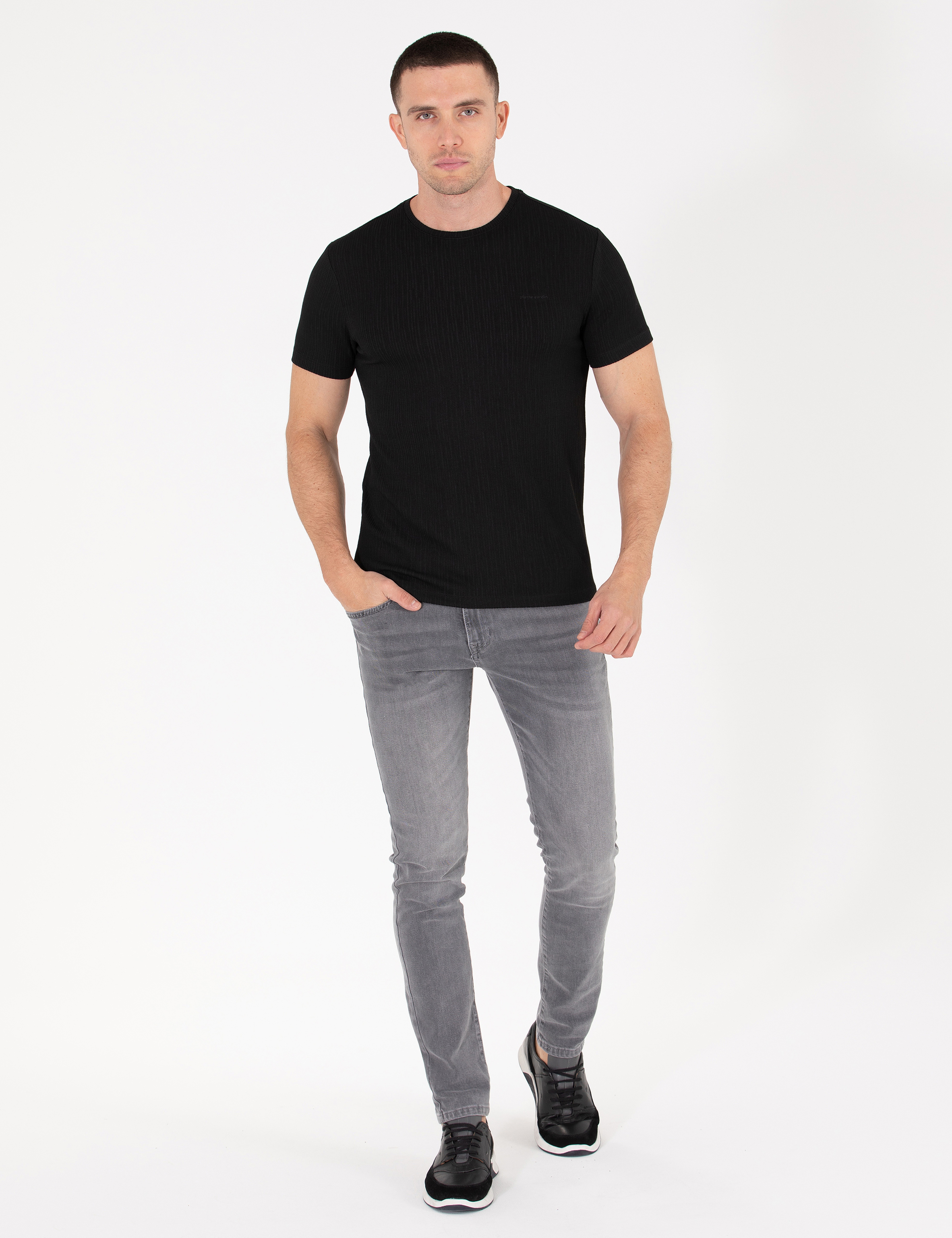 Siyah Slim Fit Jakarlı Bisiklet Yaka Tişört