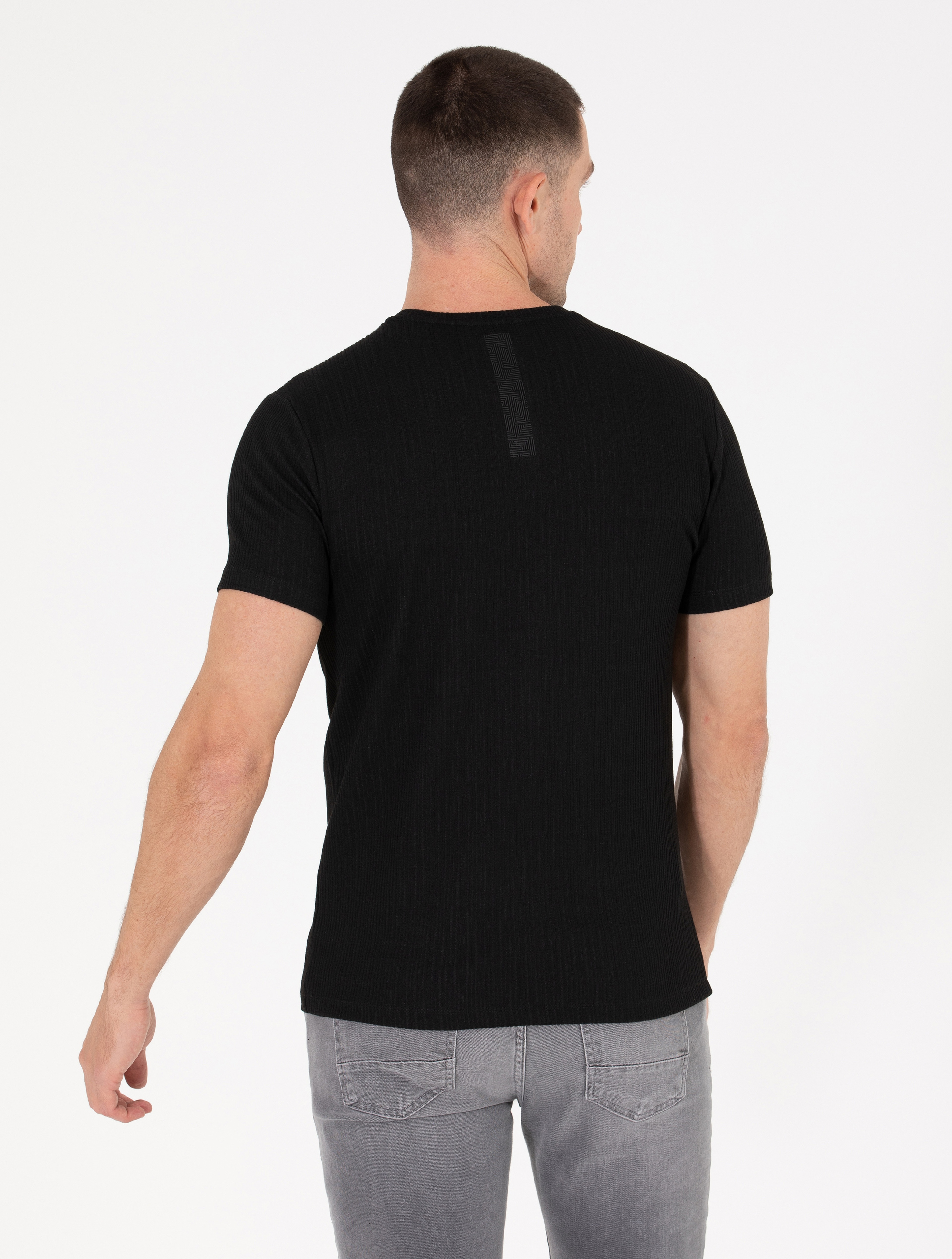 Siyah Slim Fit Jakarlı Bisiklet Yaka Tişört - Image 5