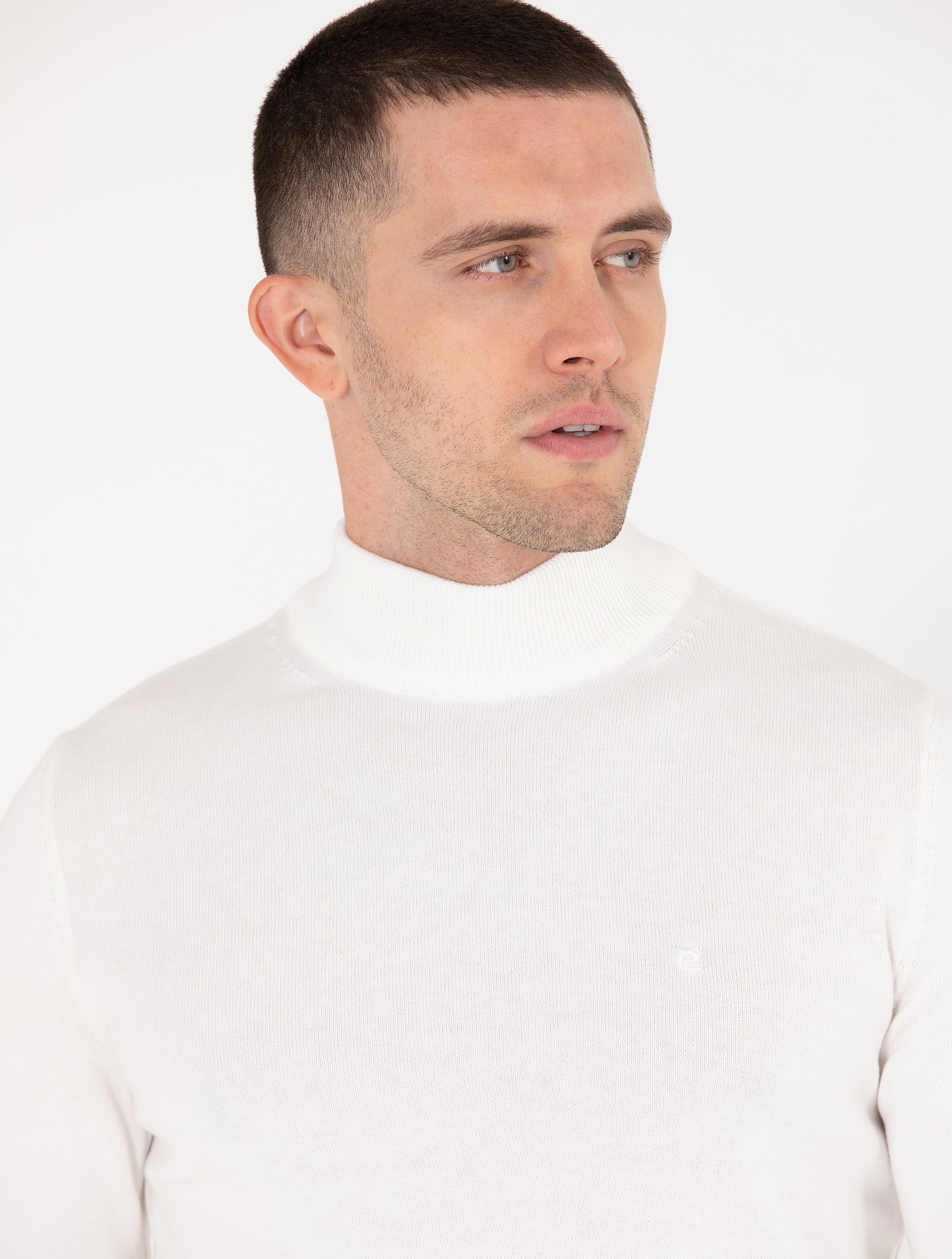 Ekru Slim Fit Yarım Balıkçı Yaka Basic Triko Kazak