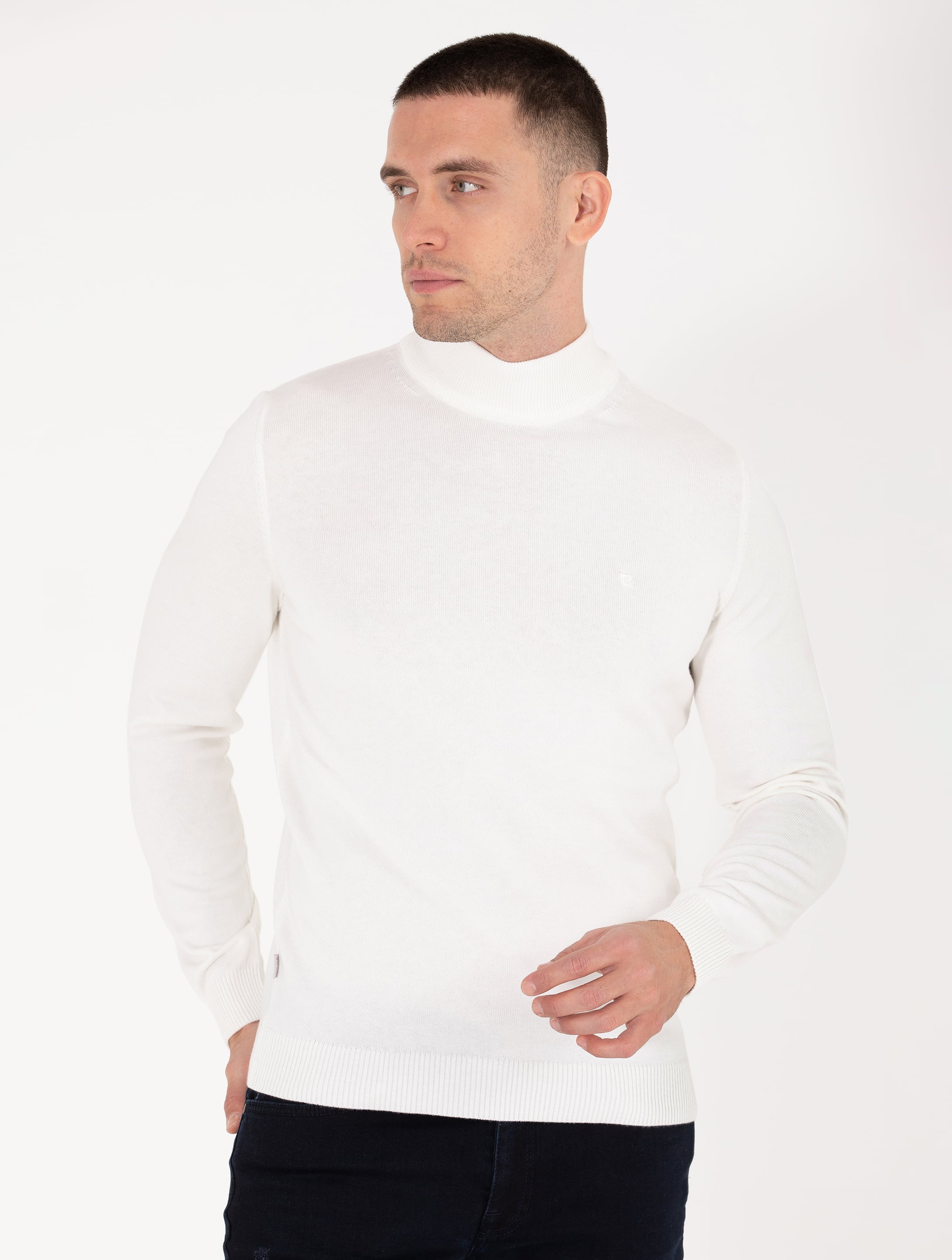 Ekru Slim Fit Yarım Balıkçı Yaka Basic Triko Kazak