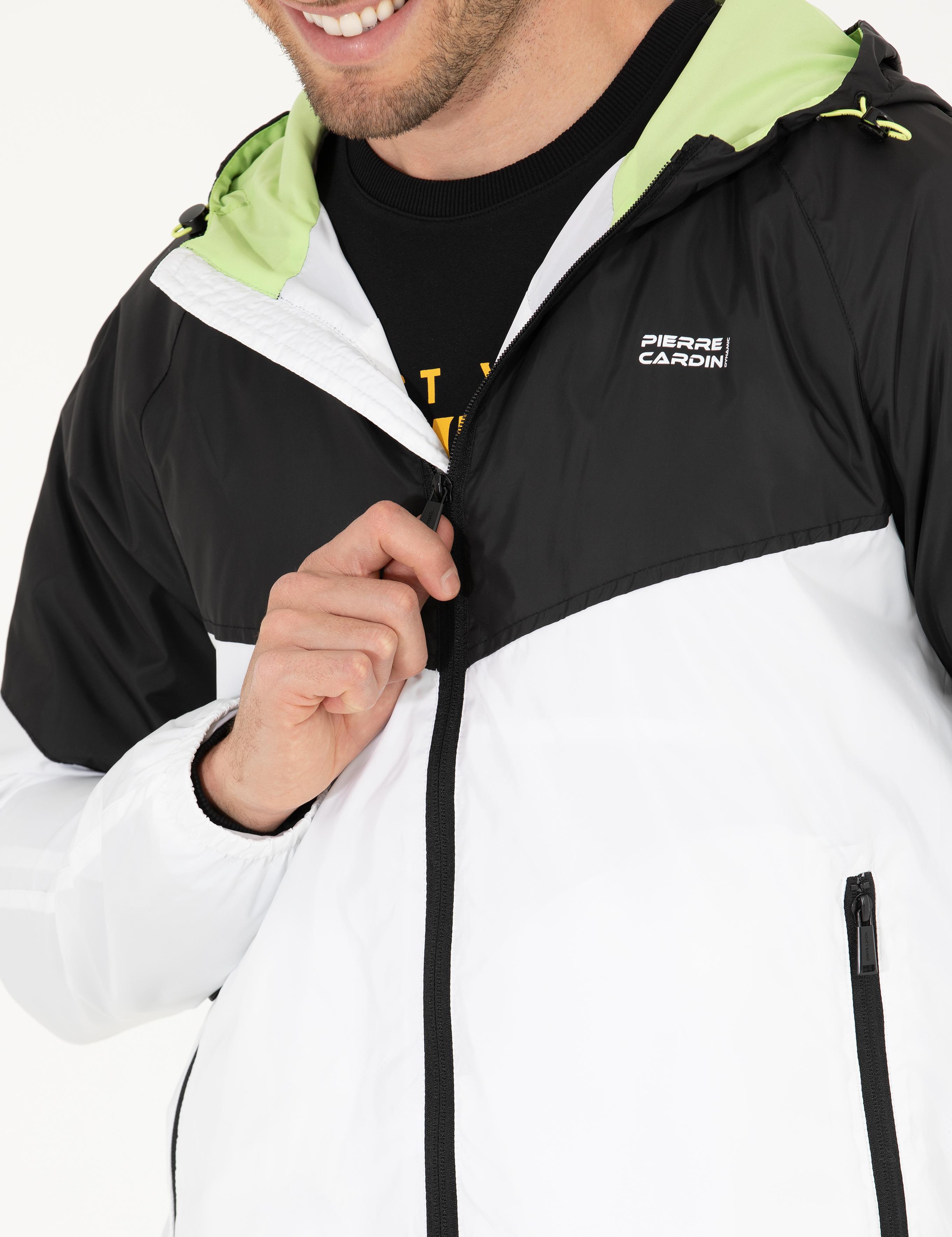 Siyah Kapüşonlu Rüzgarlık Mont