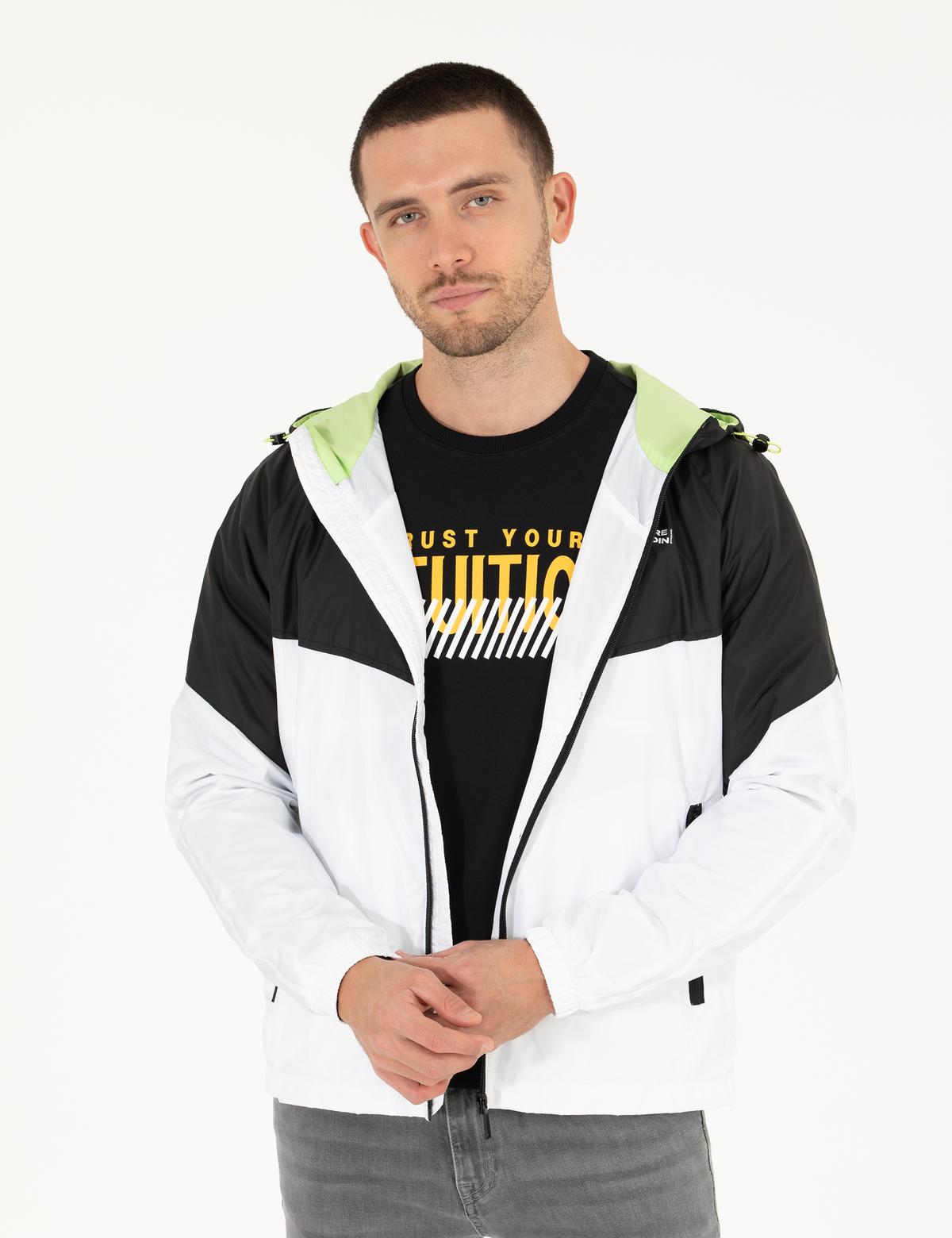 Siyah Kapüşonlu Rüzgarlık Mont