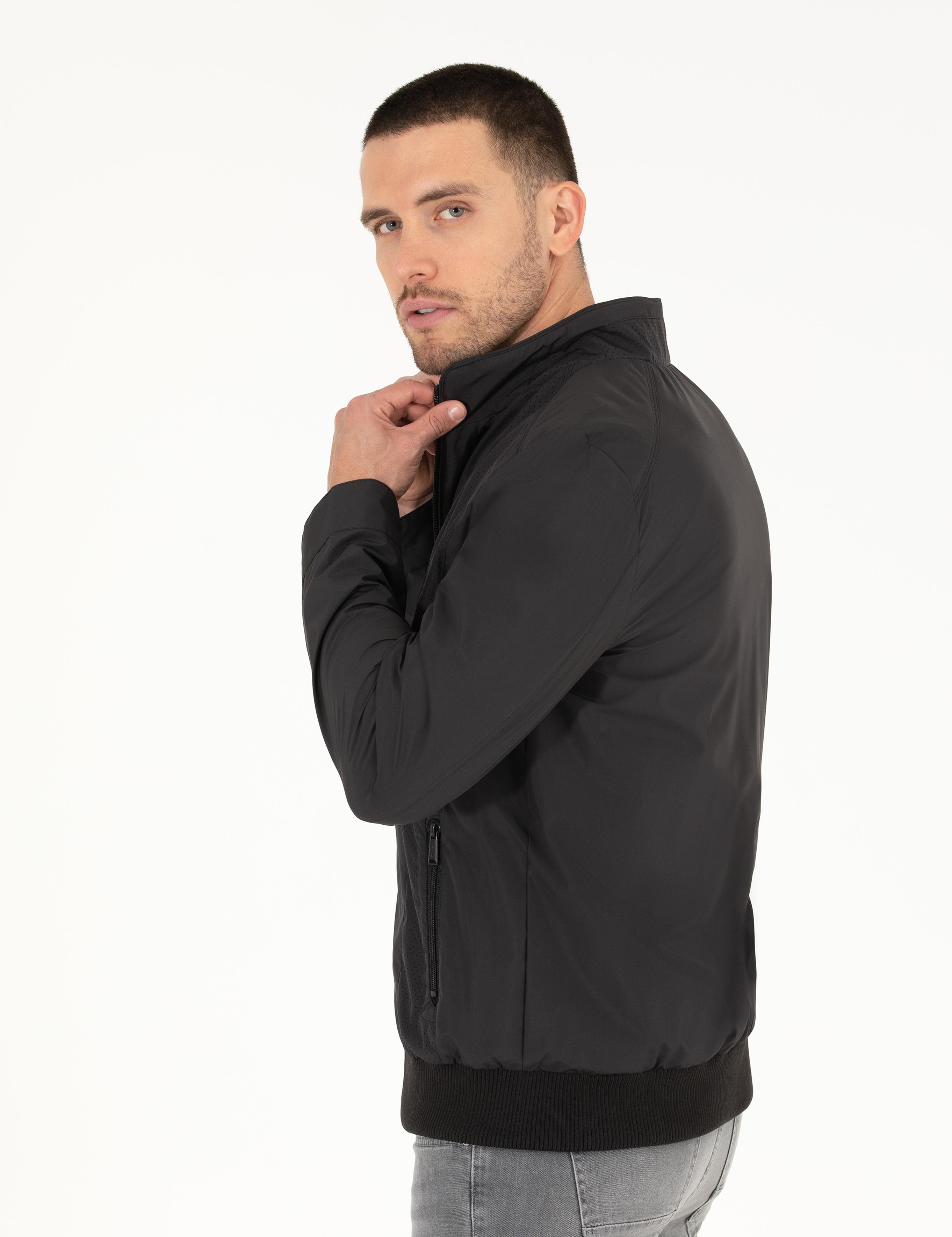 Siyah Mevsimlik Mont