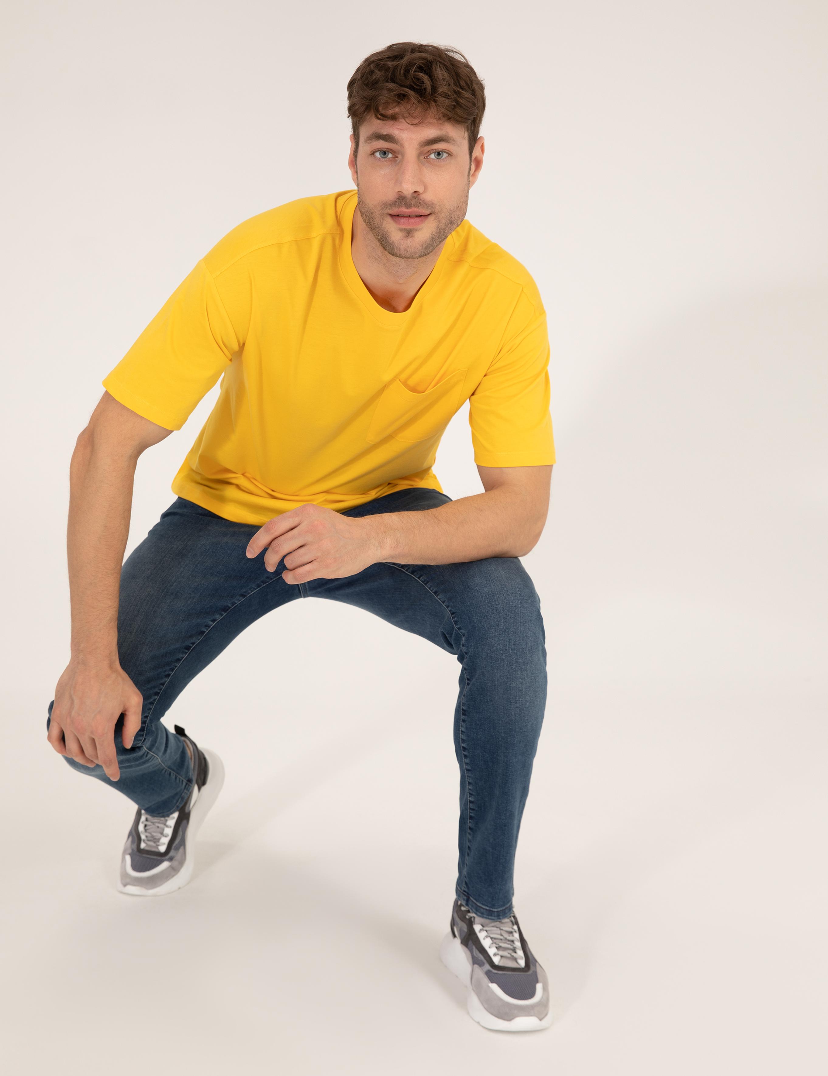 Sarı Regular Fit Düz Cepli Bisiklet Yaka Tişört