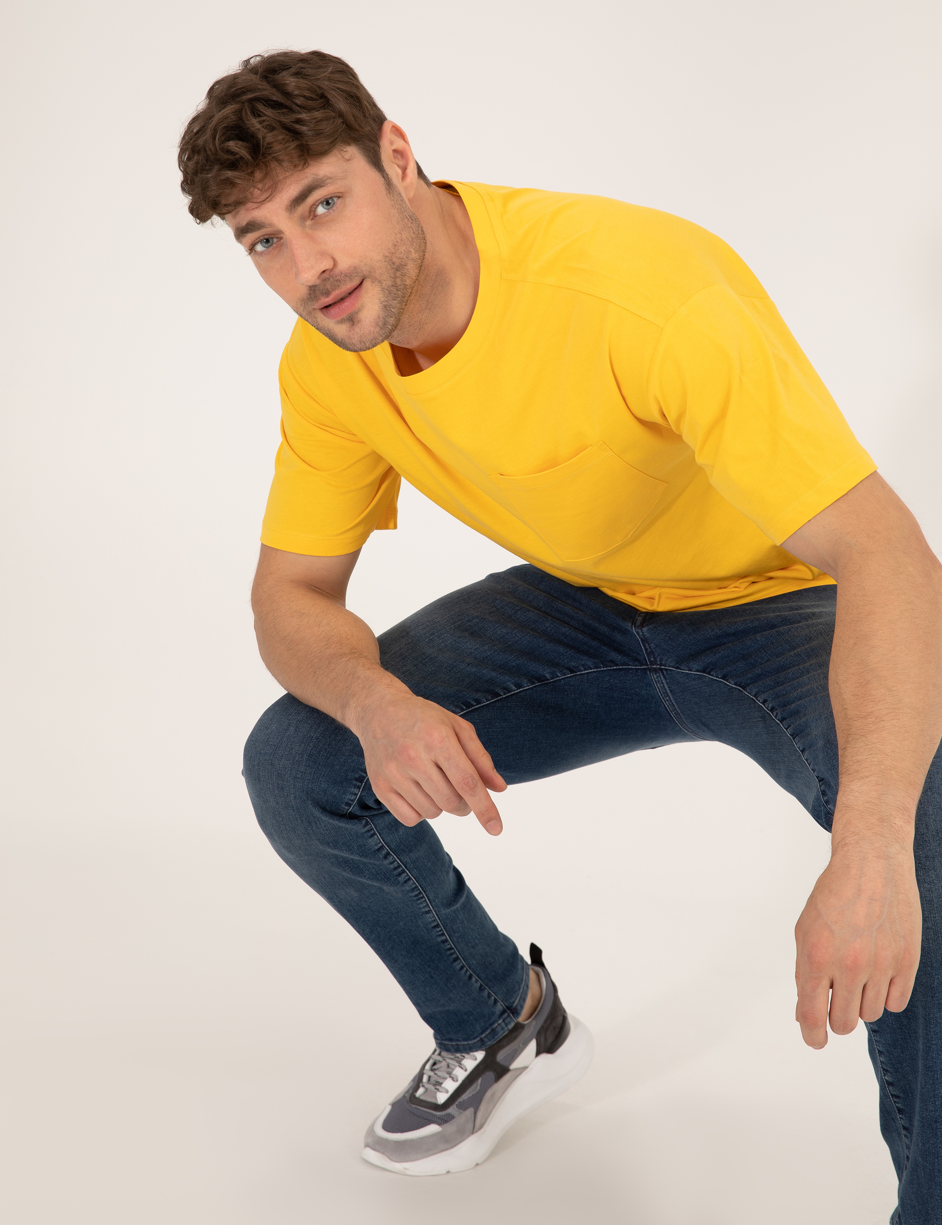 Sarı Regular Fit Düz Cepli Bisiklet Yaka Tişört