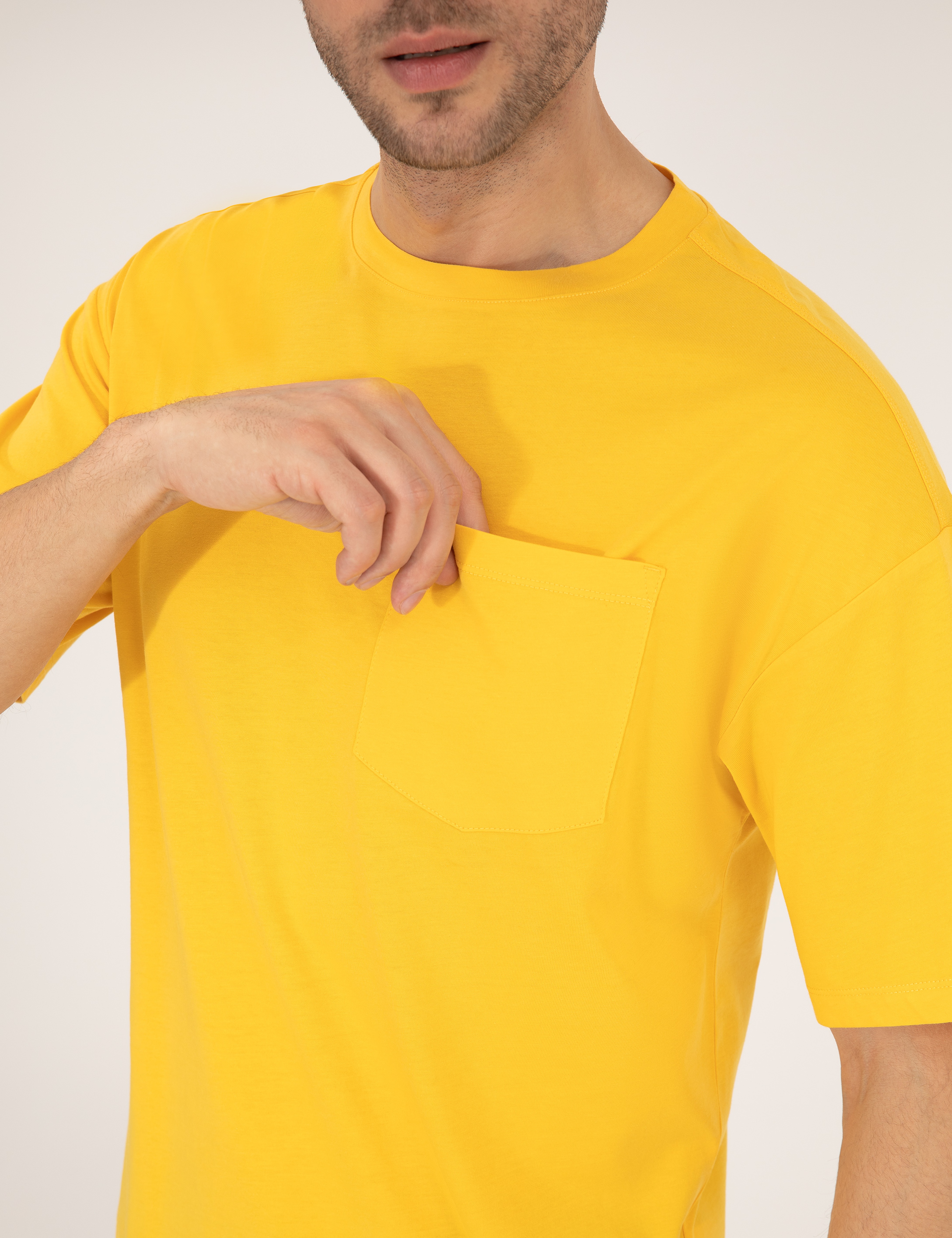 Sarı Regular Fit Düz Cepli Bisiklet Yaka Tişört - Image 6