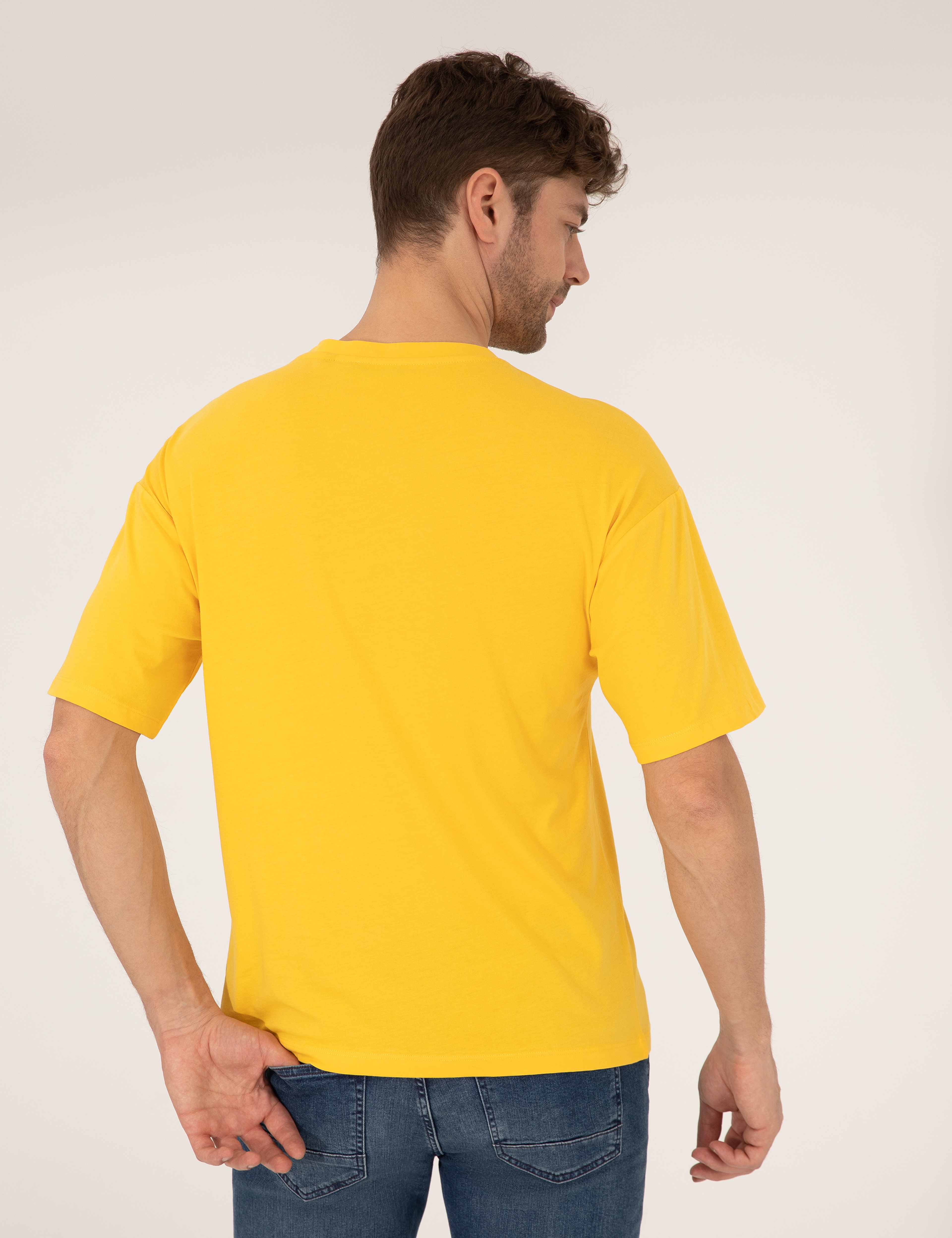 Sarı Regular Fit Düz Cepli Bisiklet Yaka Tişört - Image 5