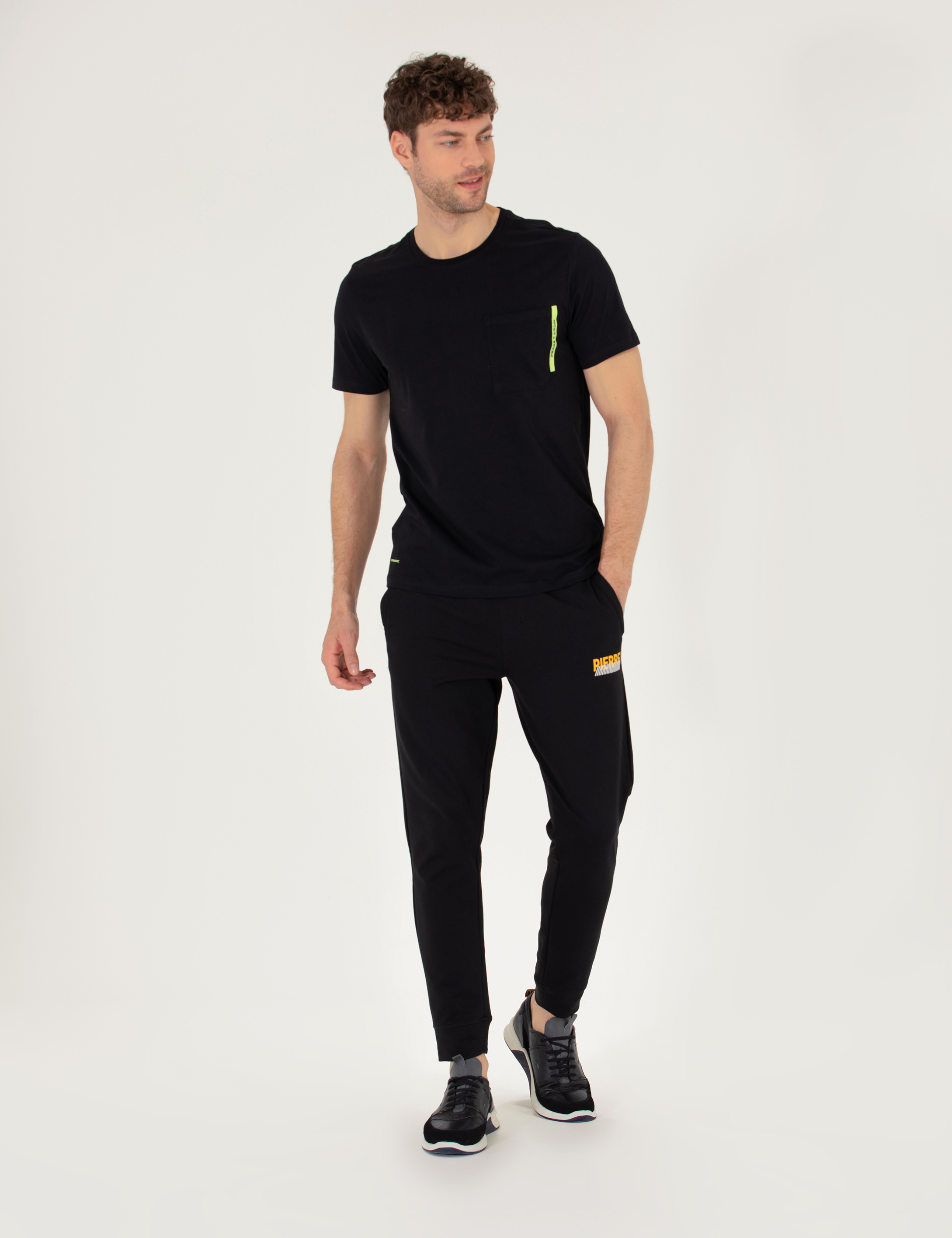 Siyah Slim Fit Cepli Bisiklet Yaka Tişört