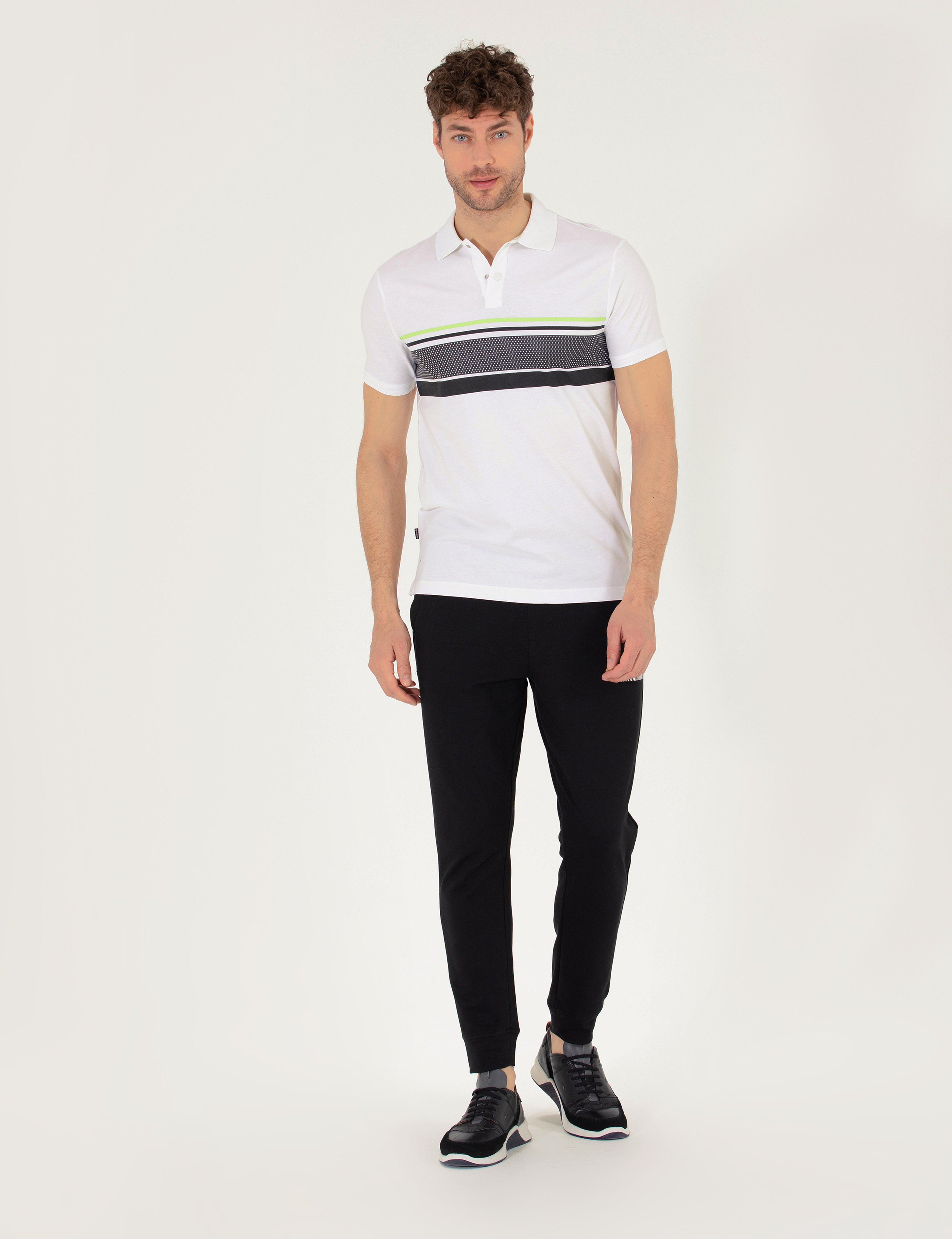 Beyaz Slim Fit Göğüs Baskılı Polo Yaka Tişört