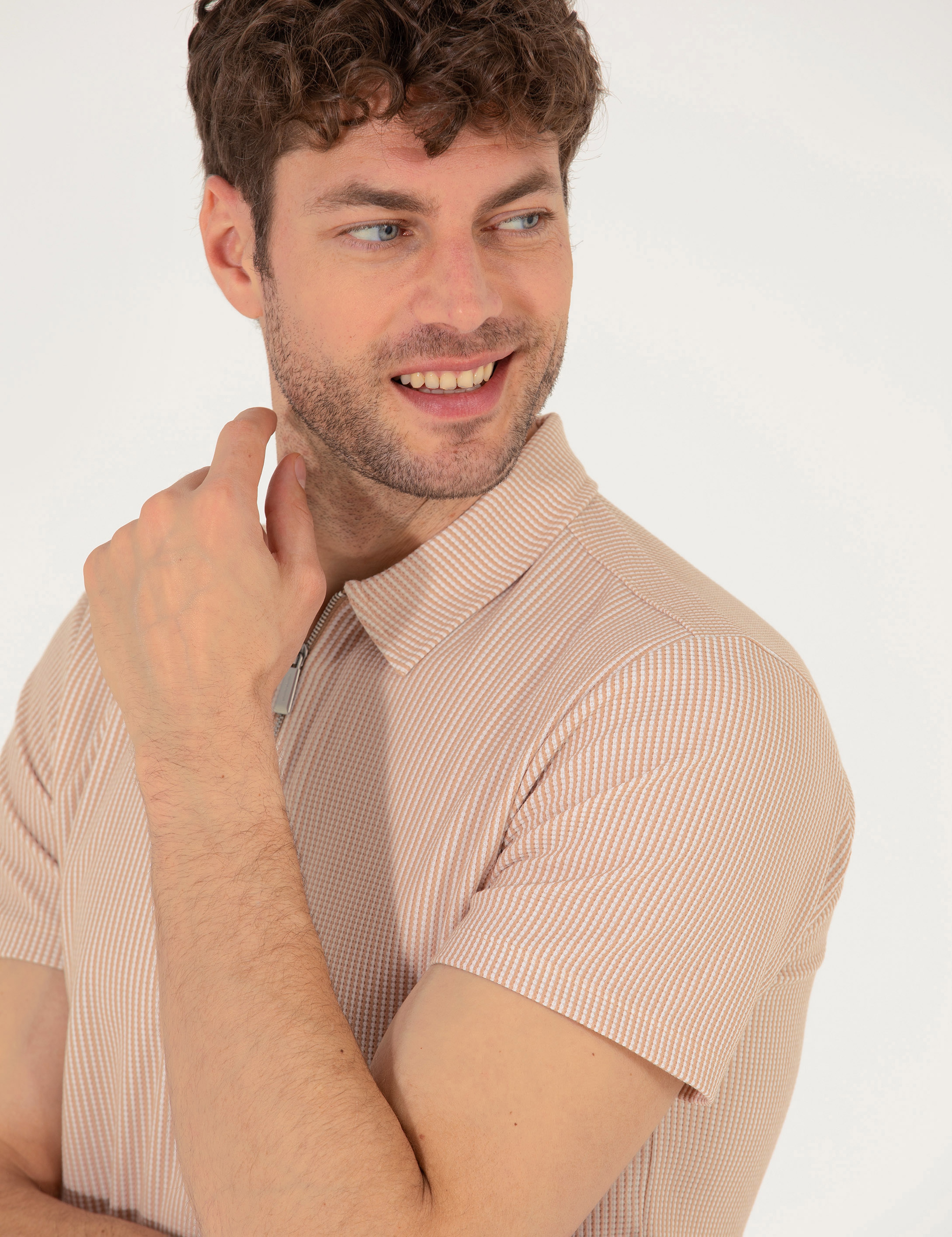 Bej Slim Fit Fermuarlı Polo Yaka Tişört - Image 3