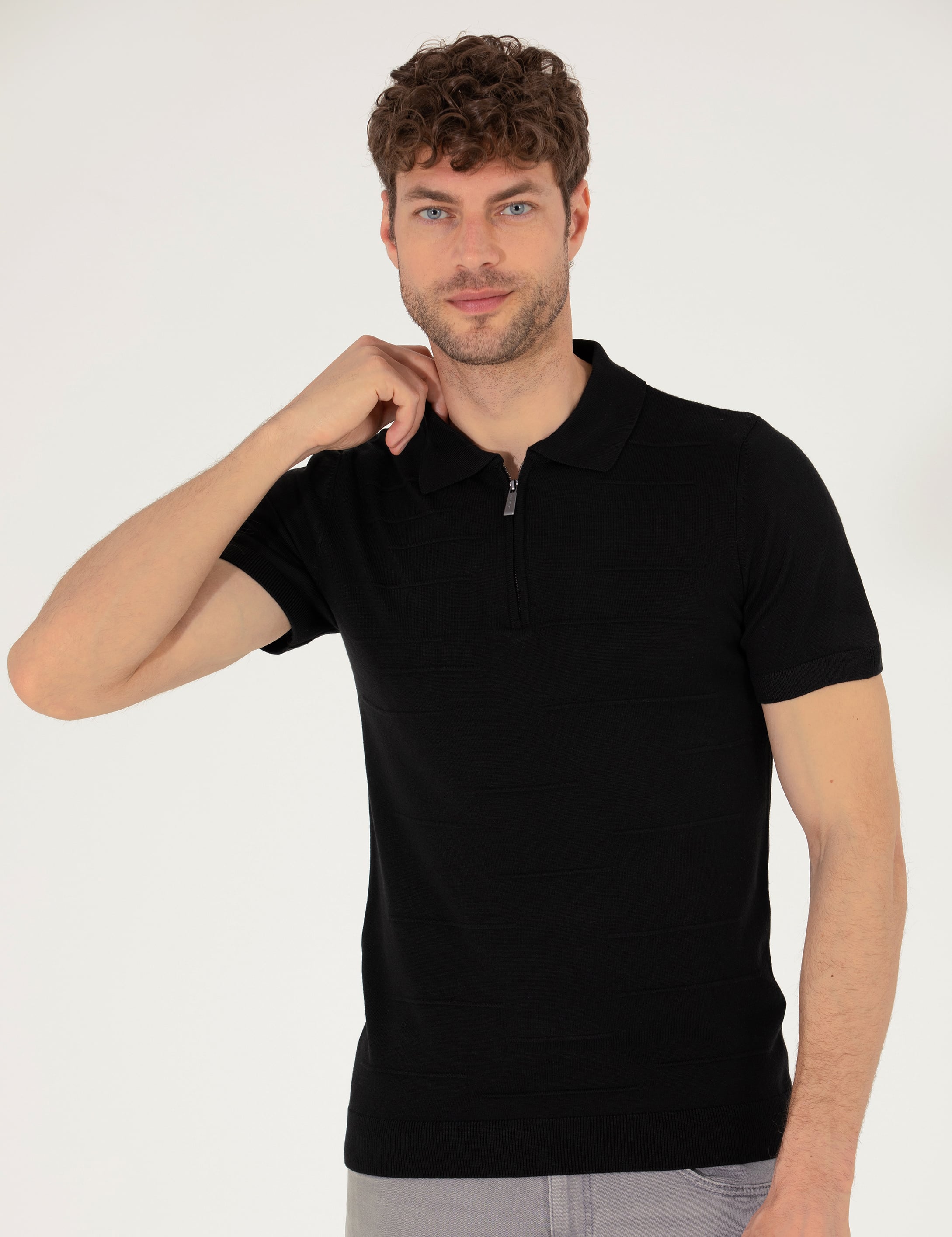 Siyah Slim Fit Fermuarlı Polo Yaka Triko Tişört