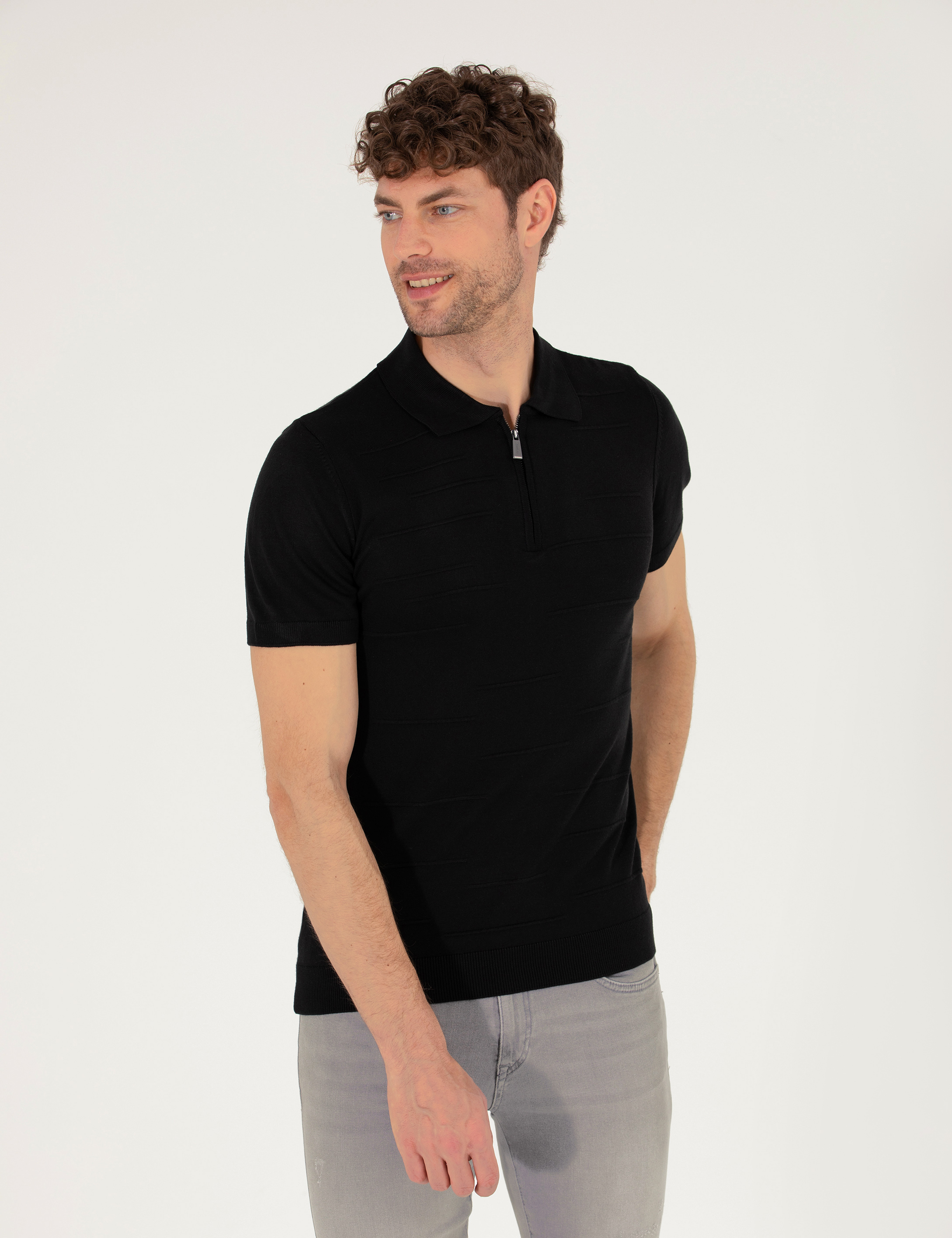 Siyah Slim Fit Fermuarlı Polo Yaka Triko Tişört