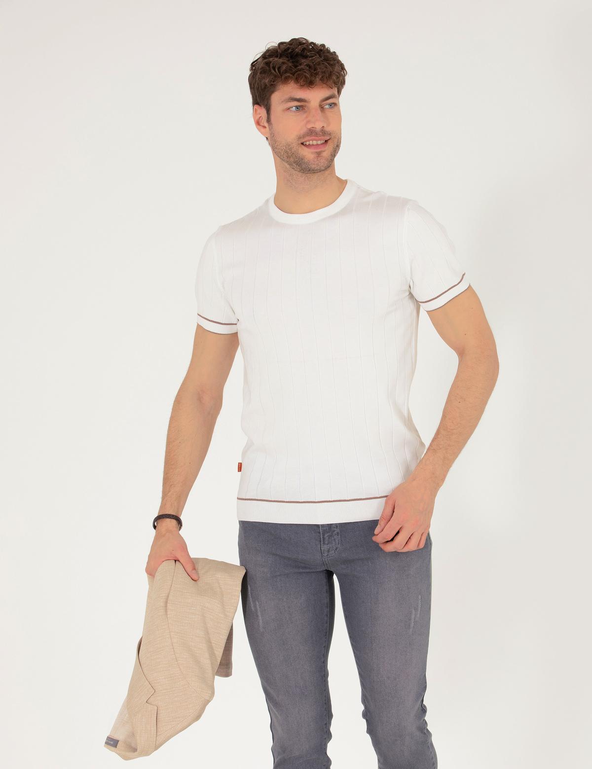 Ekru Slim Fit Bisiklet Yaka Triko Tişört