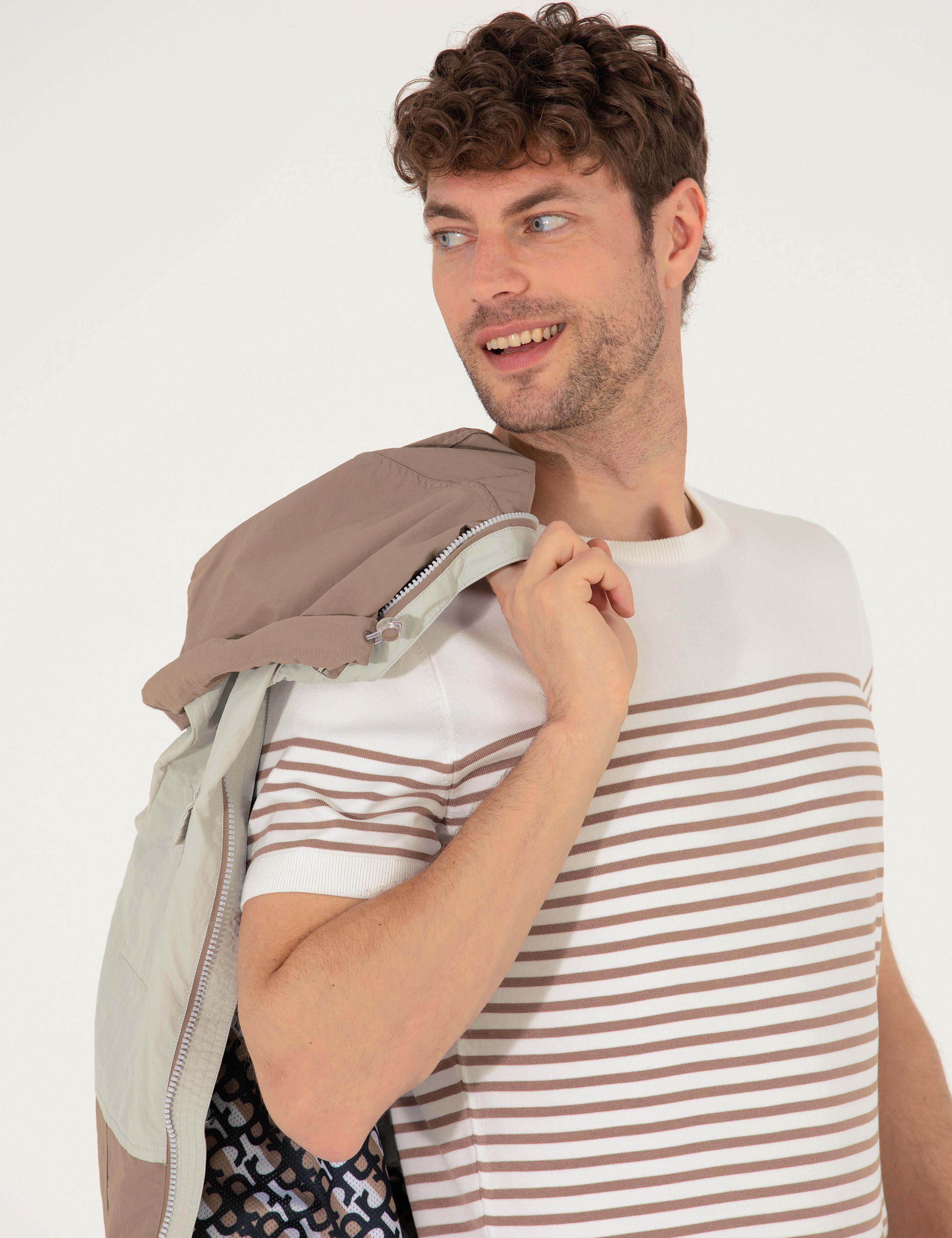 Ekru Slim Fit Bisiklet Yaka Triko Tişört