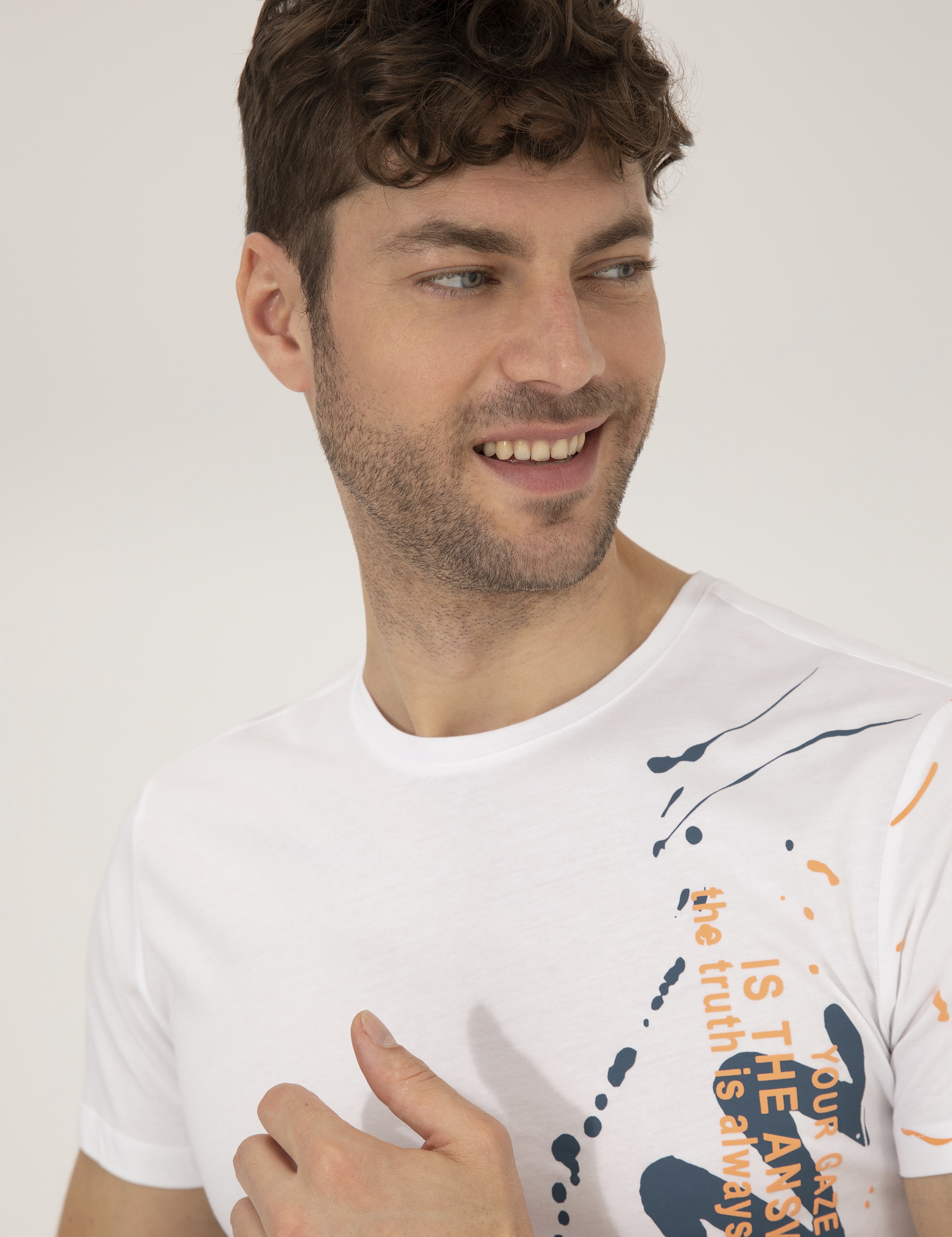 Ekru Slim Fit Baskılı Bisiklet Yaka Tişört