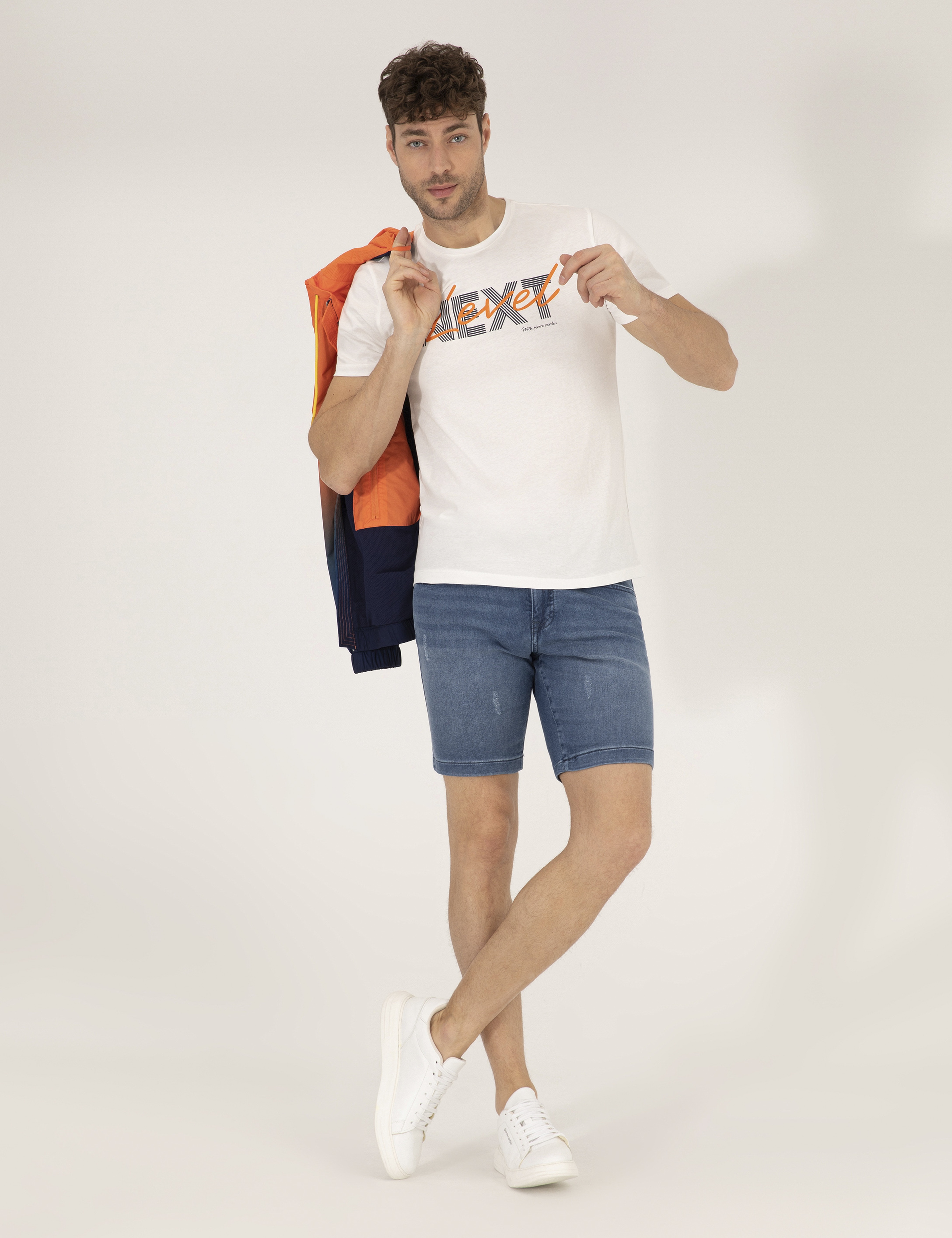 Ekru Slim Fit Baskılı Bisiklet Yaka Tişört