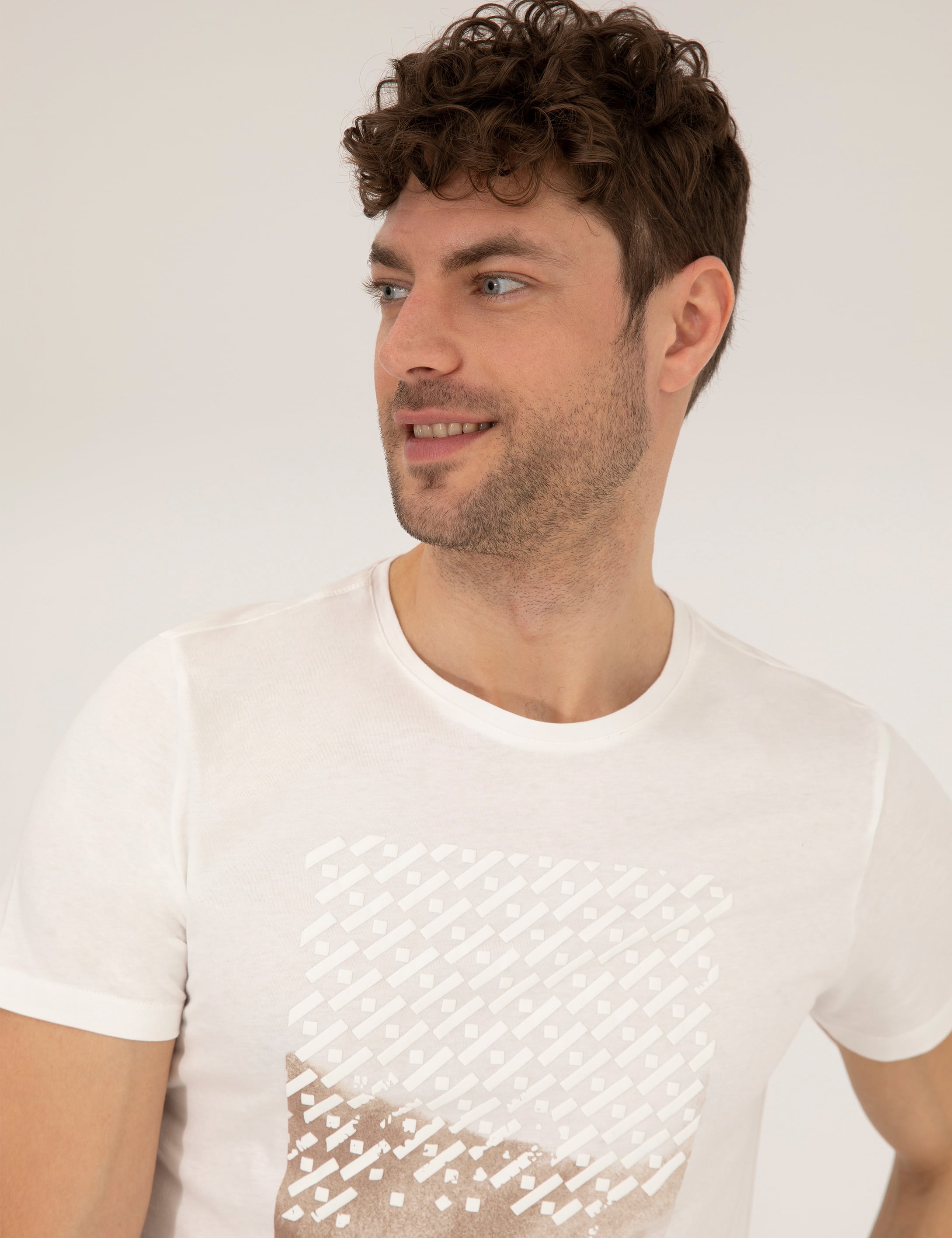 Ekru Slim Fit Baskılı Bisiklet Yaka Tişört