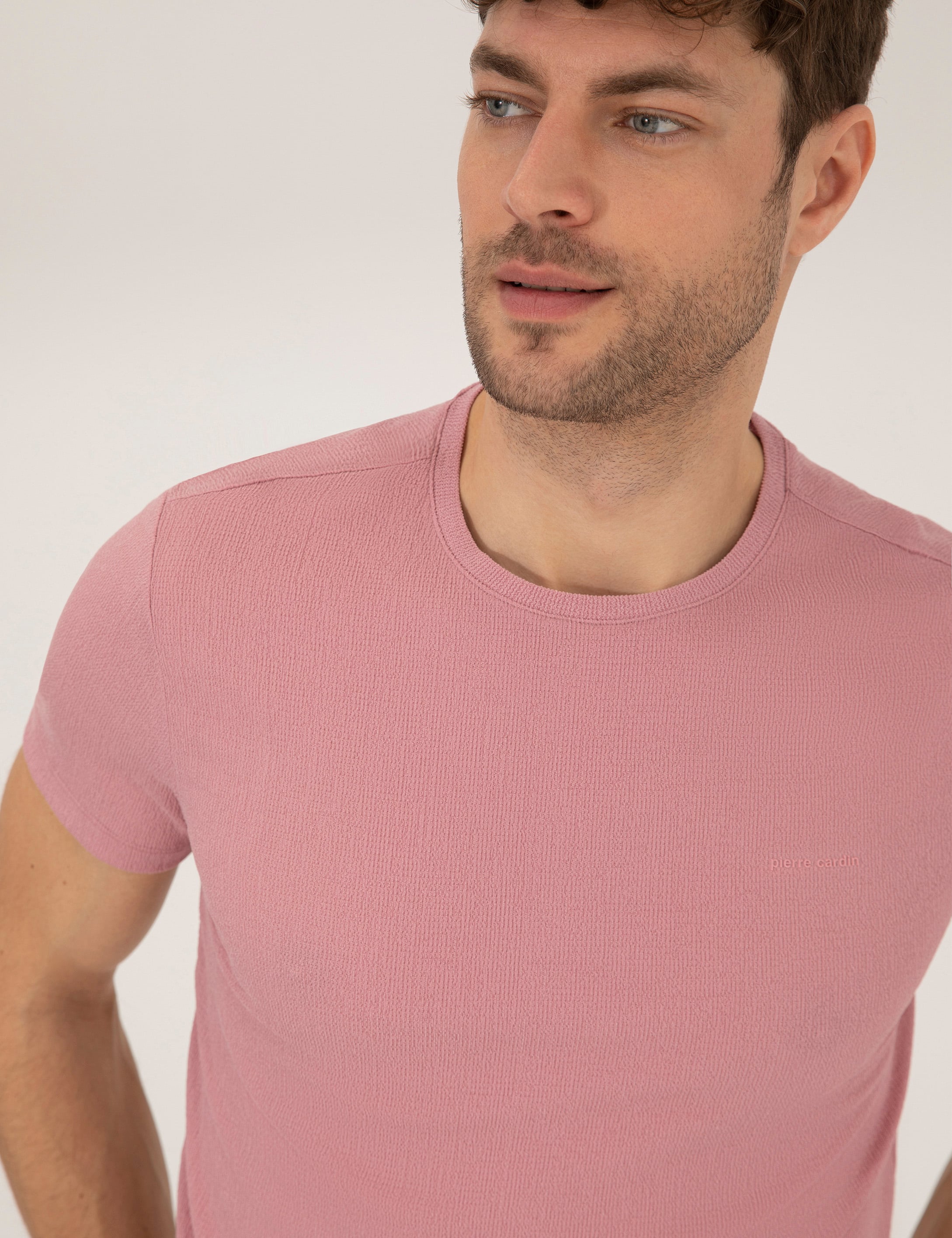 Pembe Slim Fit Dokulu Bisiklet Yaka Tişört - Image 3