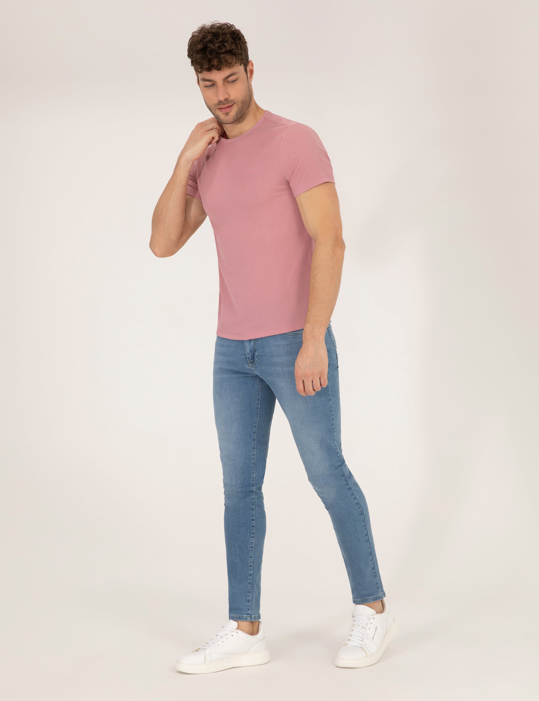 Pembe Slim Fit Dokulu Bisiklet Yaka Tişört