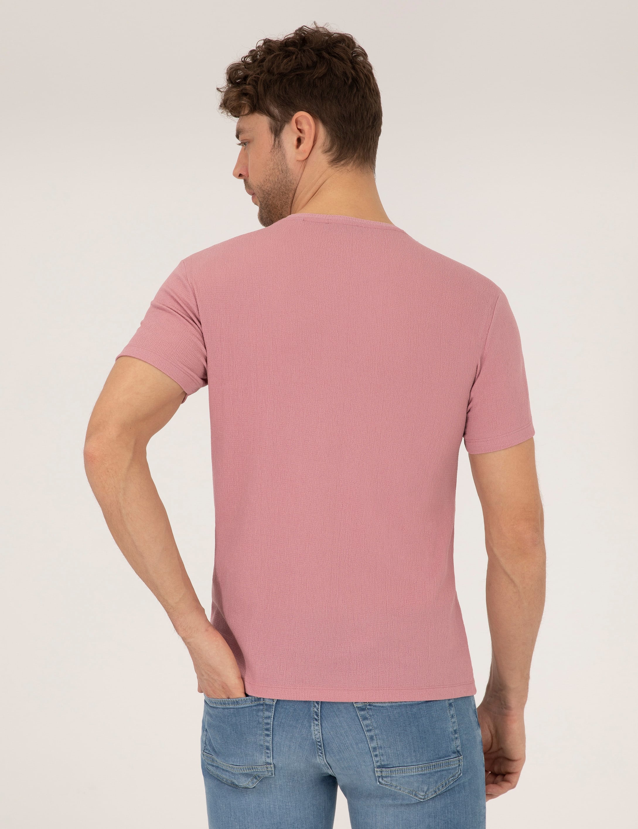 Pembe Slim Fit Dokulu Bisiklet Yaka Tişört