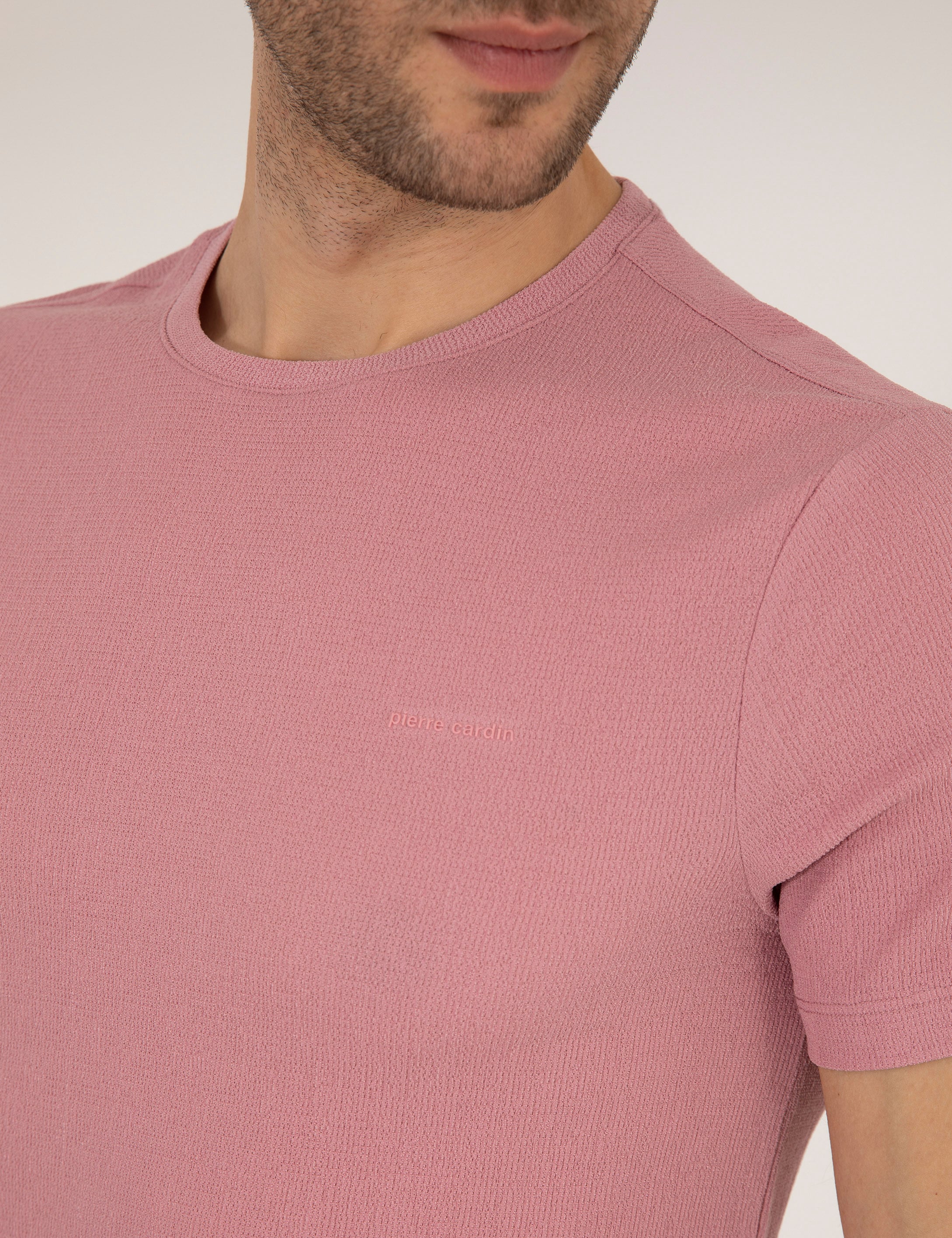 Pembe Slim Fit Dokulu Bisiklet Yaka Tişört - Image 7