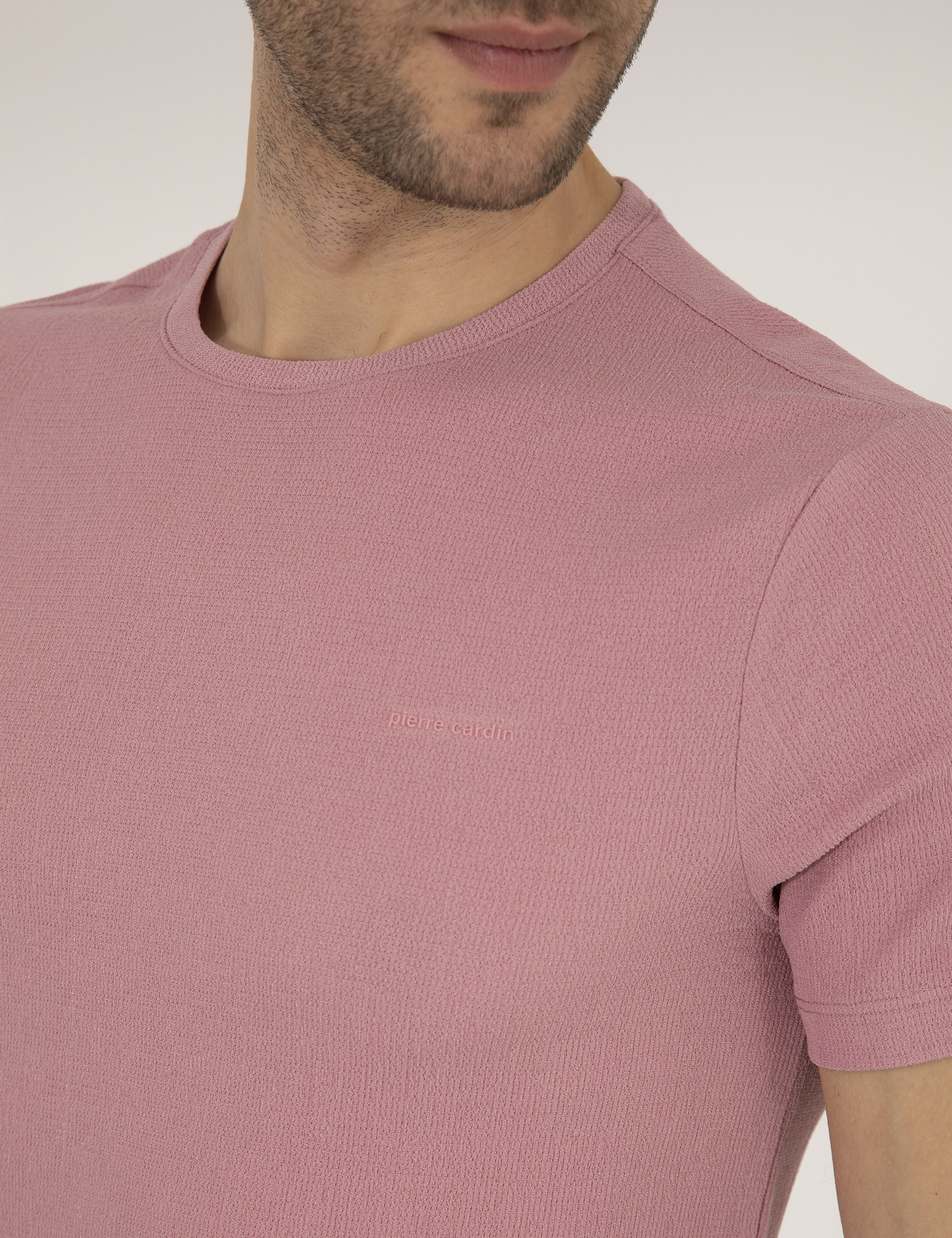 Pembe Slim Fit Dokulu Bisiklet Yaka Tişört