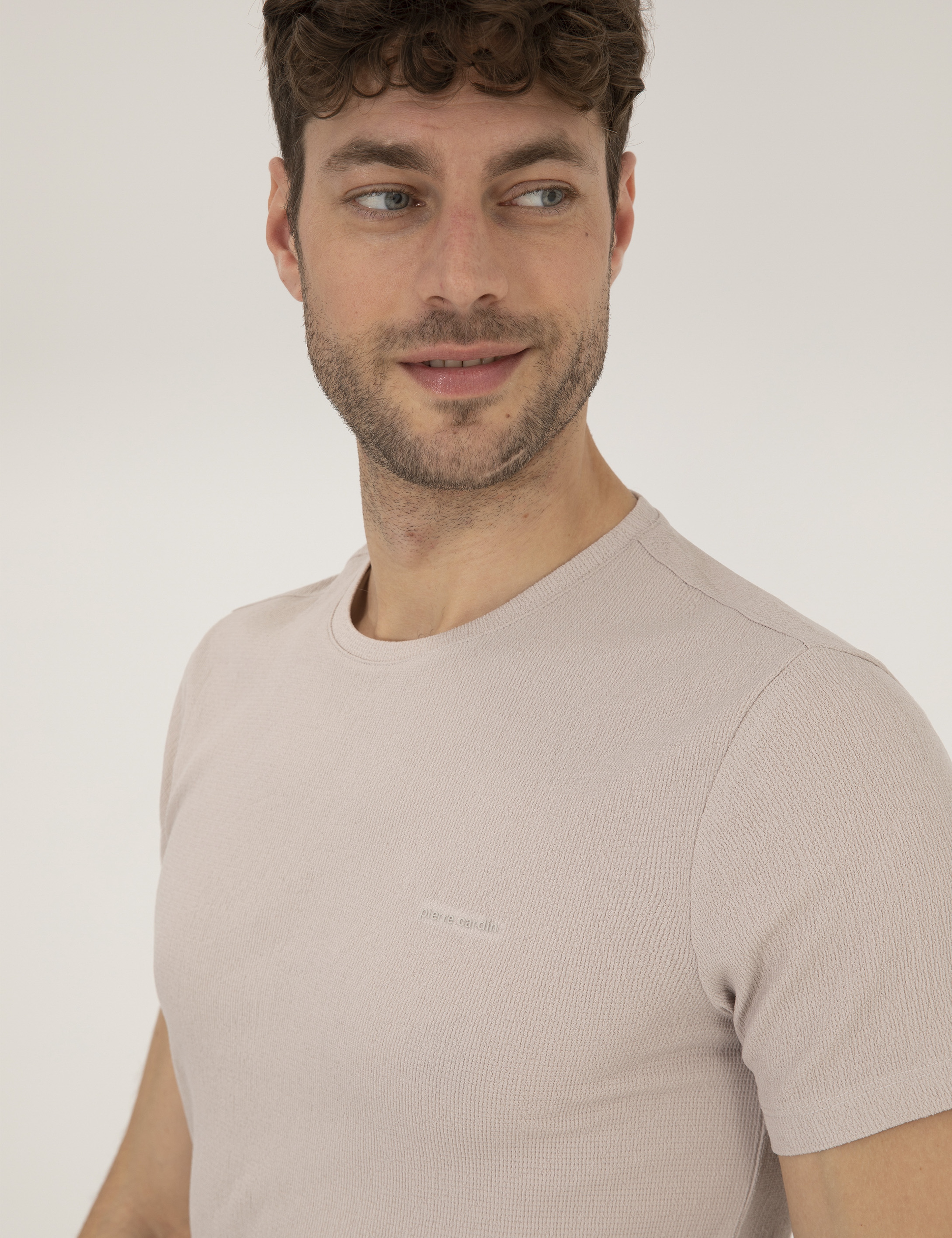 Bej Slim Fit Dokulu Bisiklet Yaka Tişört - Image 2