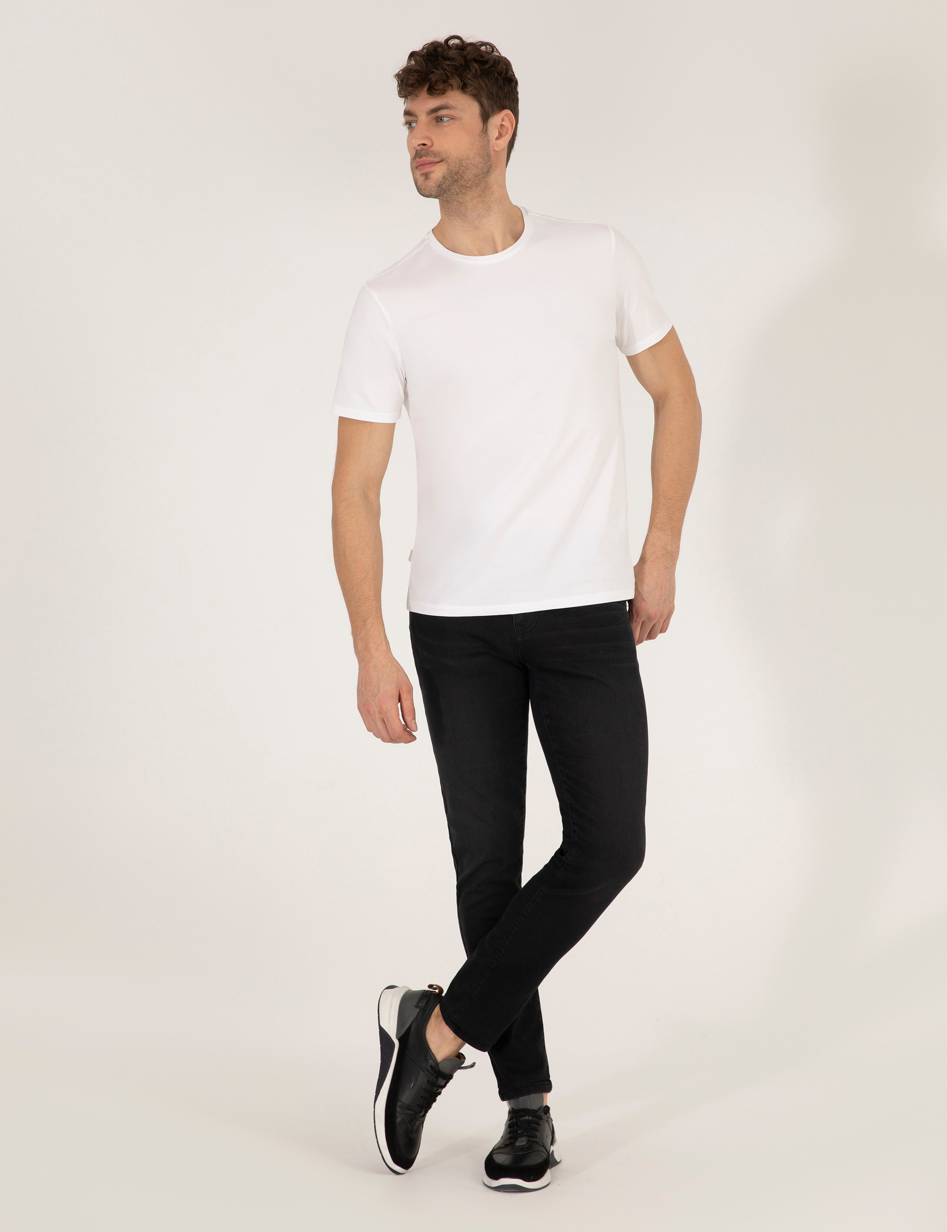 Beyaz Slim Fit Bisiklet Yaka Basic Tişört - Image 4