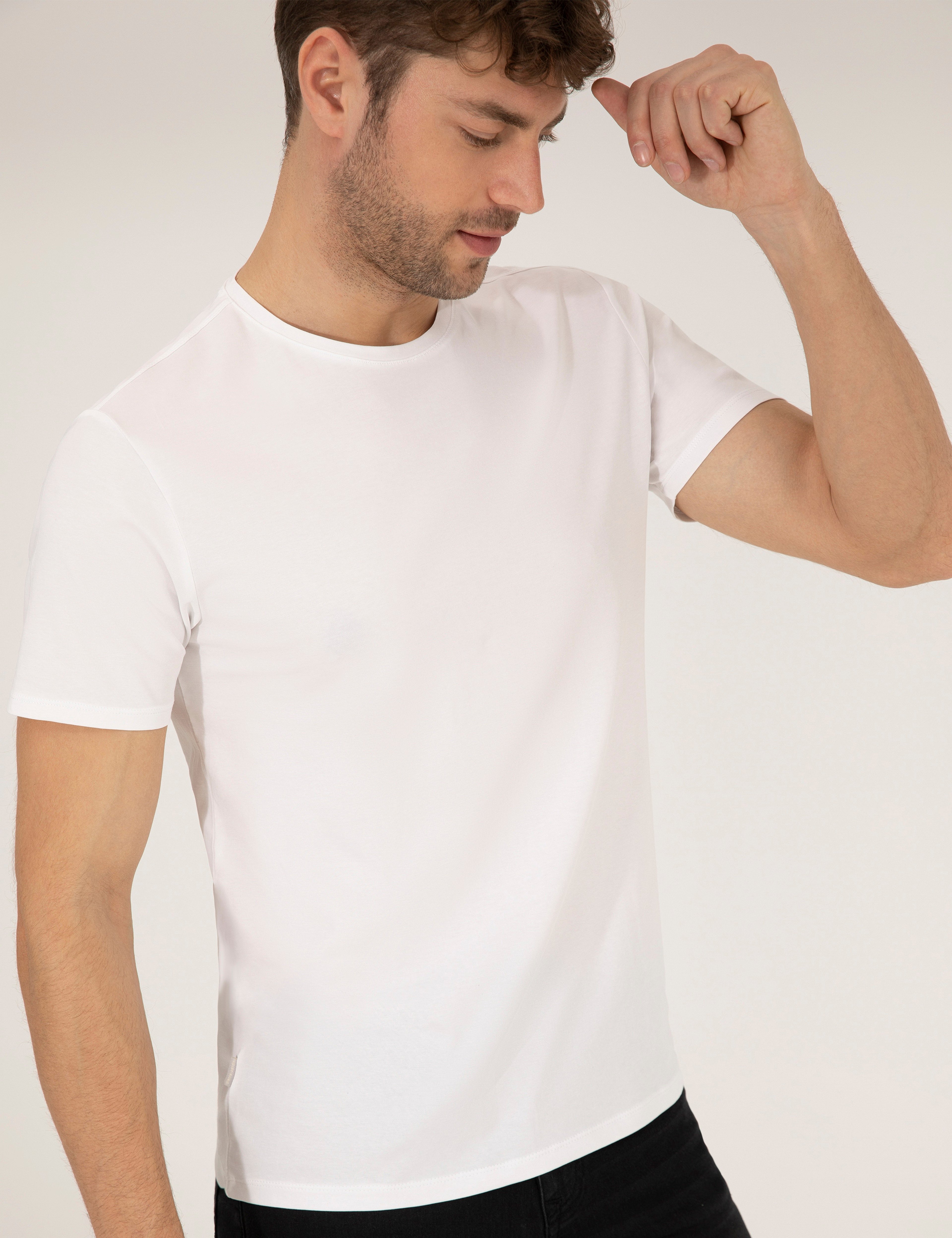 Beyaz Slim Fit Bisiklet Yaka Basic Tişört - Image 3