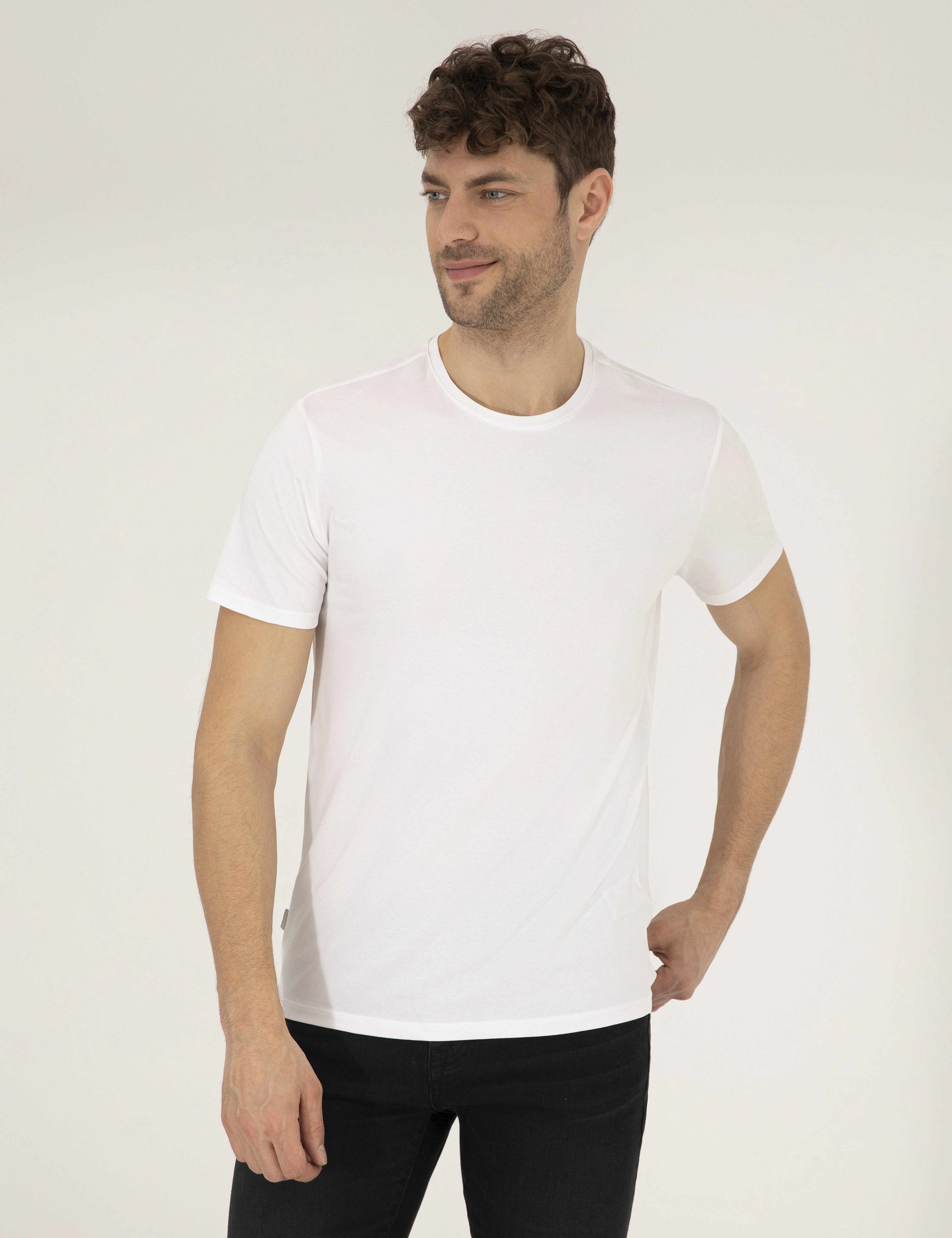 Beyaz Slim Fit Bisiklet Yaka Basic Tişört - Image 1