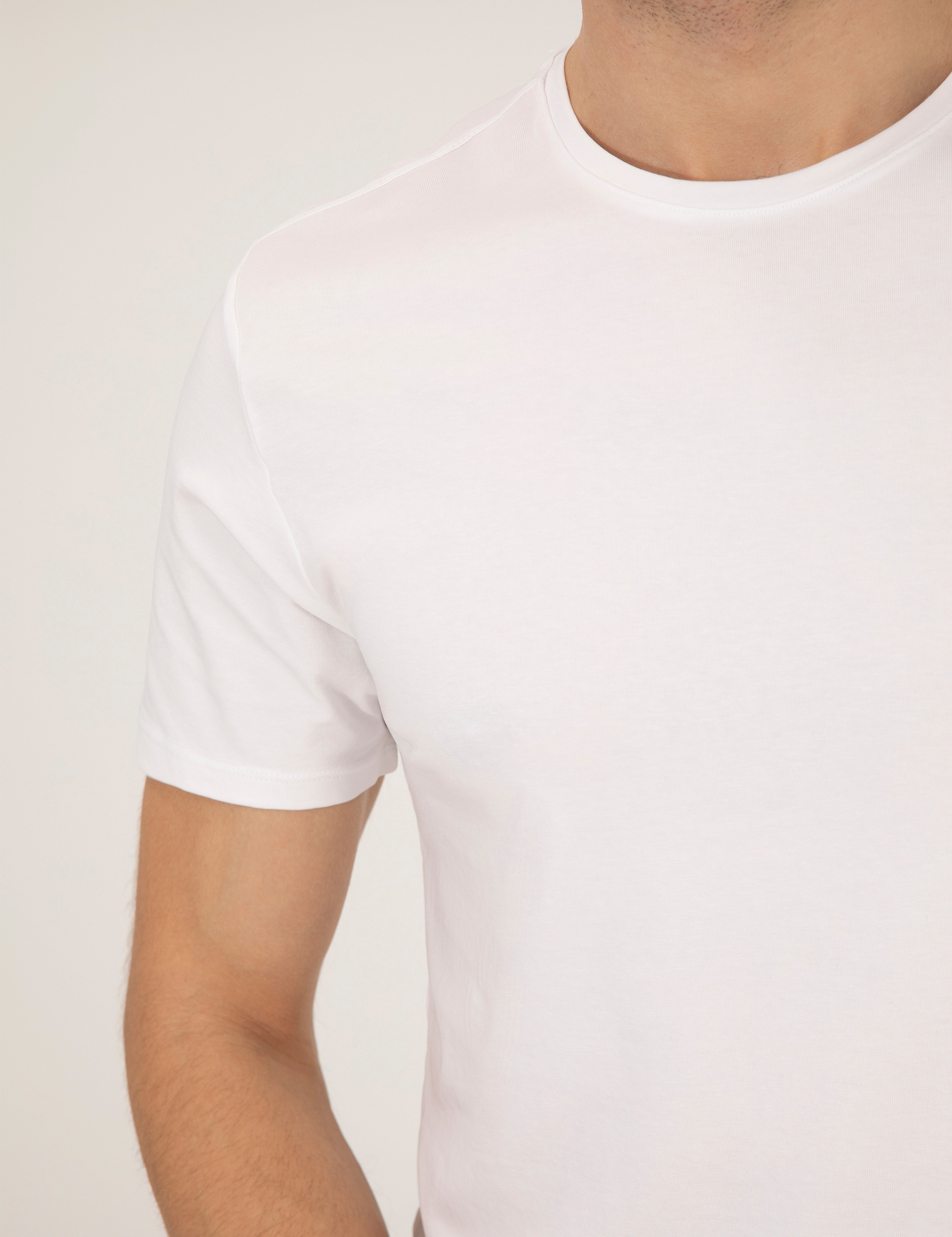 Beyaz Slim Fit Bisiklet Yaka Basic Tişört