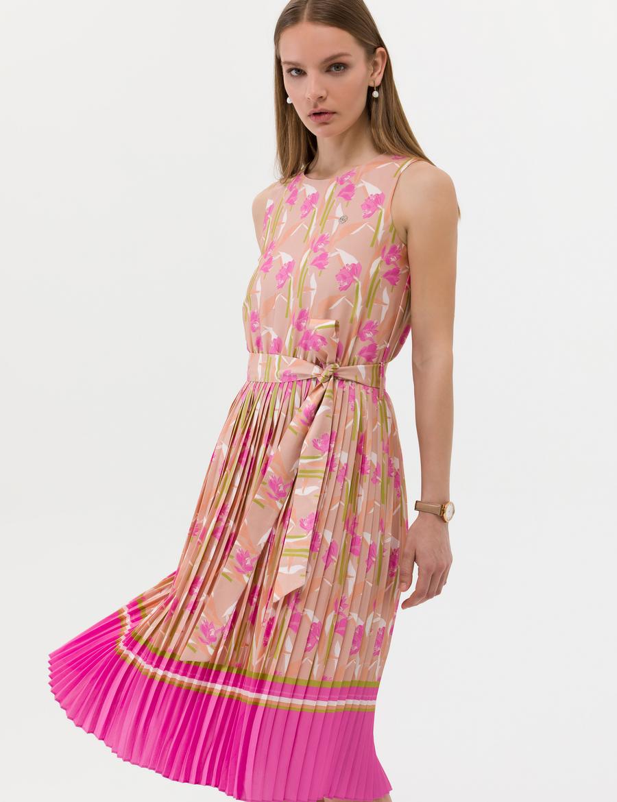 Fuşya Kuşak Detaylı Pileli Midi Elbise