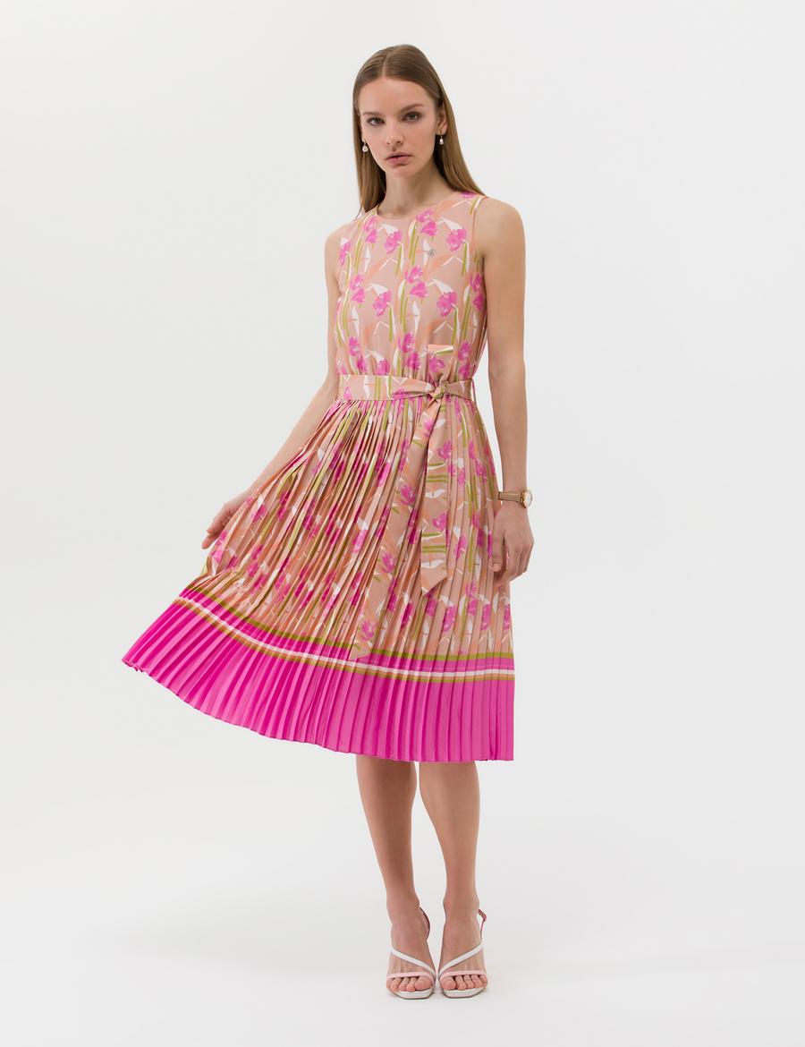 Fuşya Kuşak Detaylı Pileli Midi Elbise