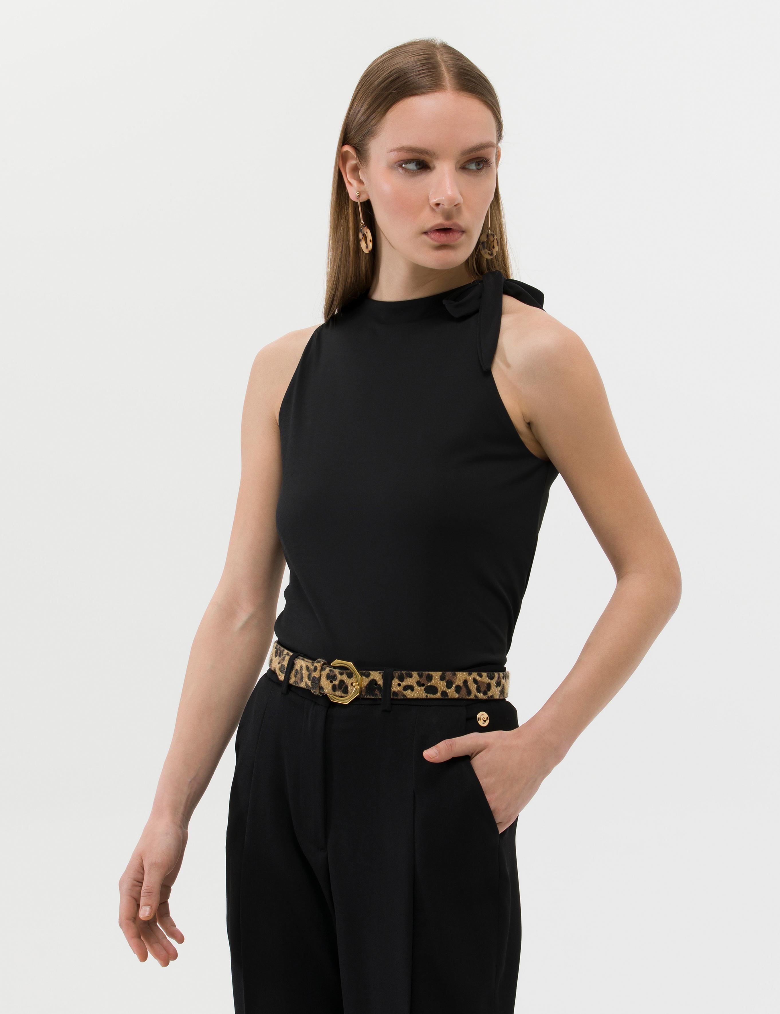 Siyah A Kesim Kolsuz Bluz