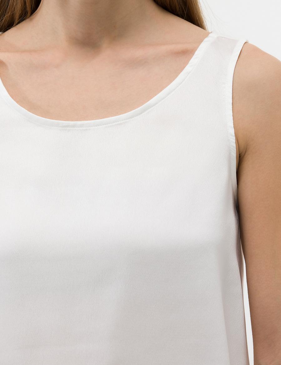 Beyaz Regular Fit Kolsuz Bluz